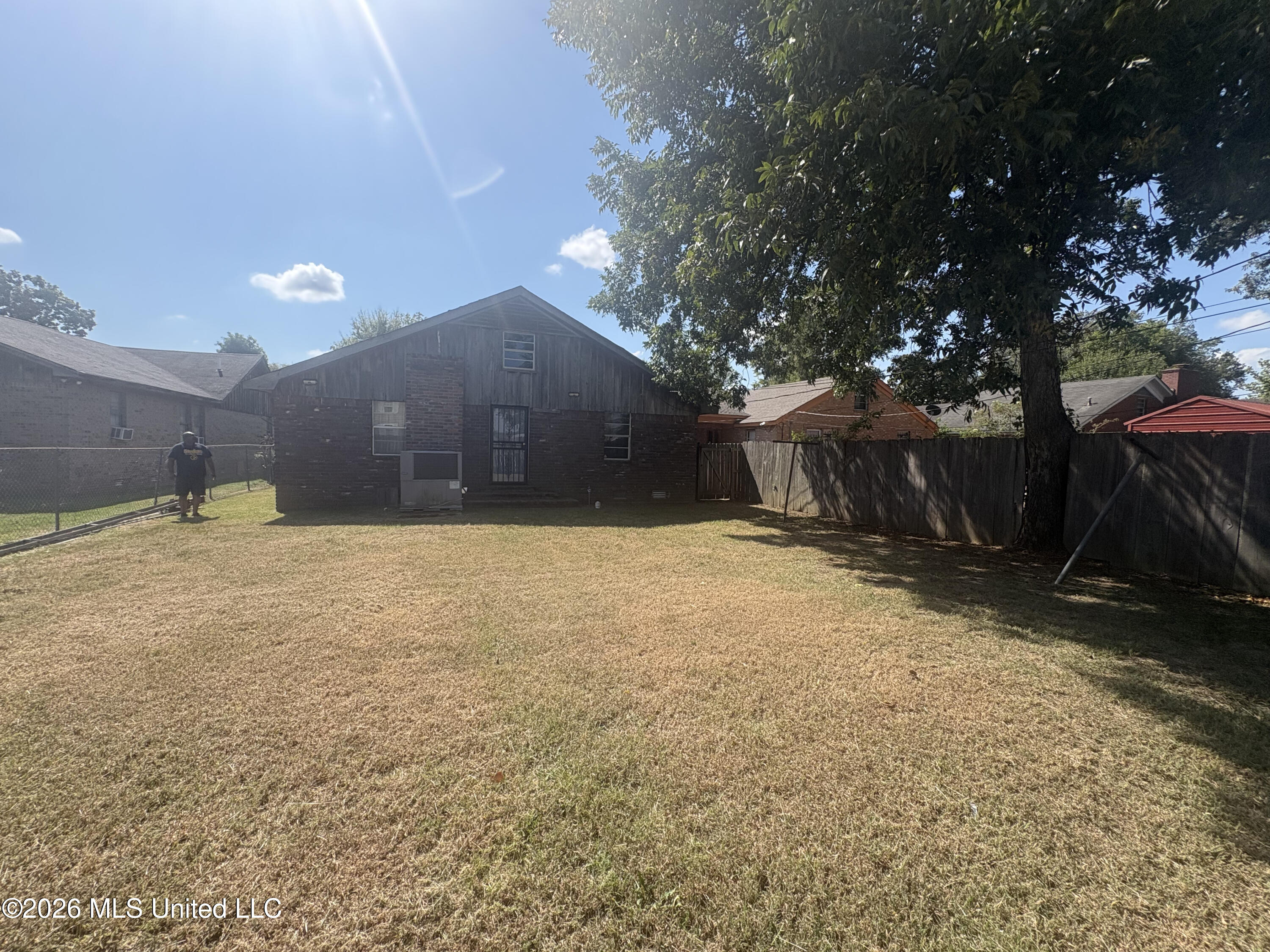 1619 Peacock Avenue Property Photo 3
