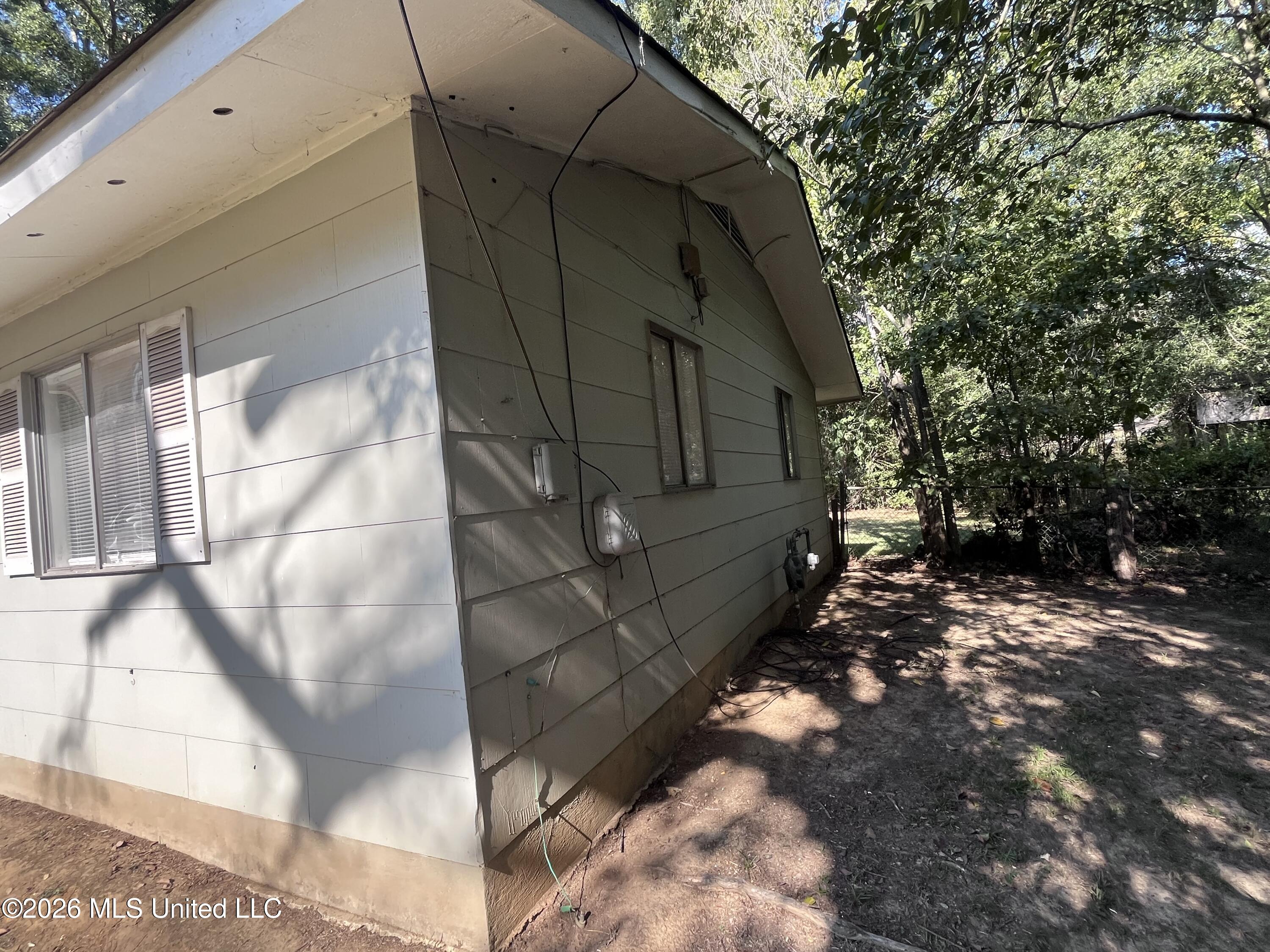 1538 Woody Drive Property Photo 2