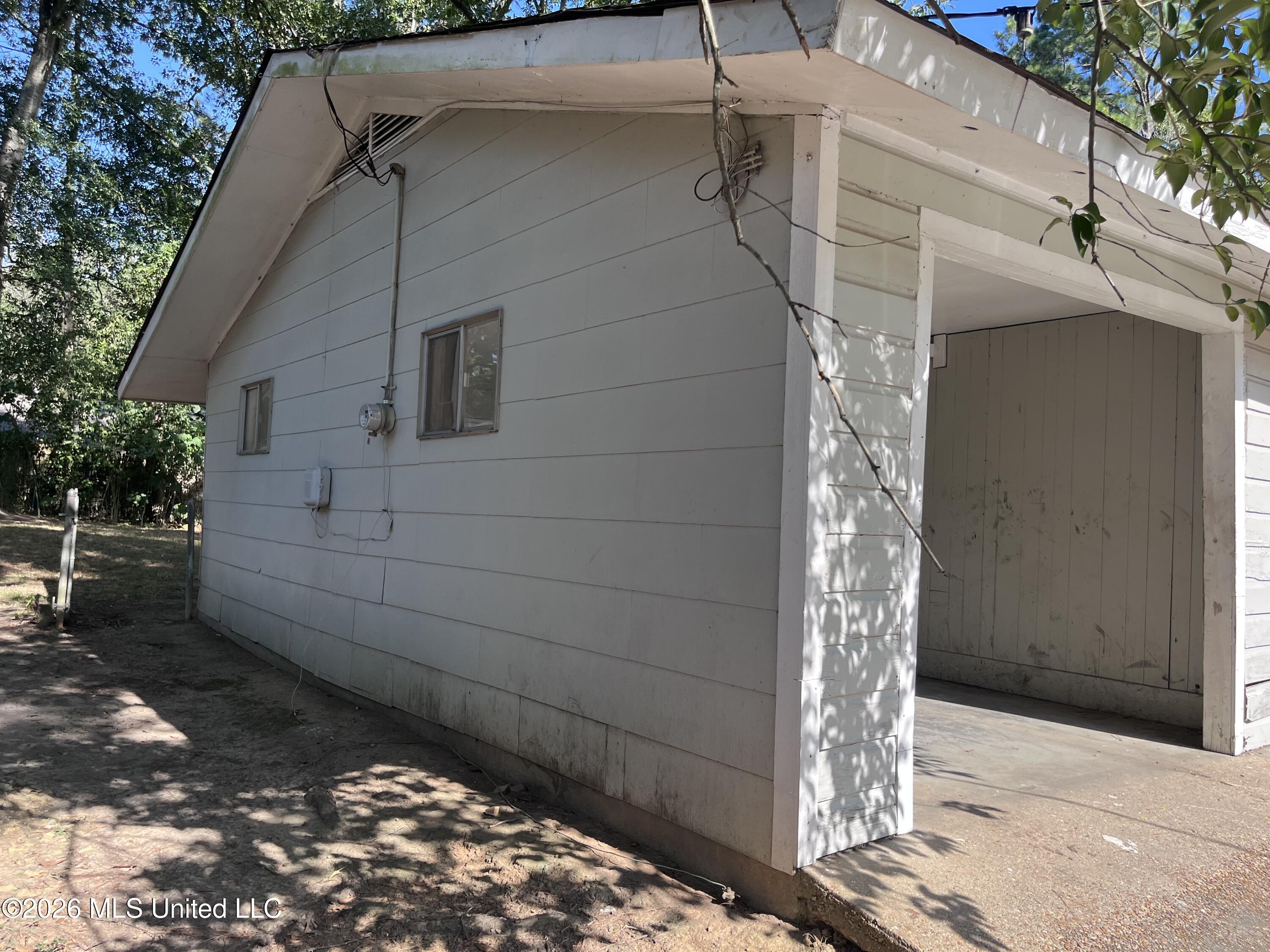 1538 Woody Drive Property Photo 3