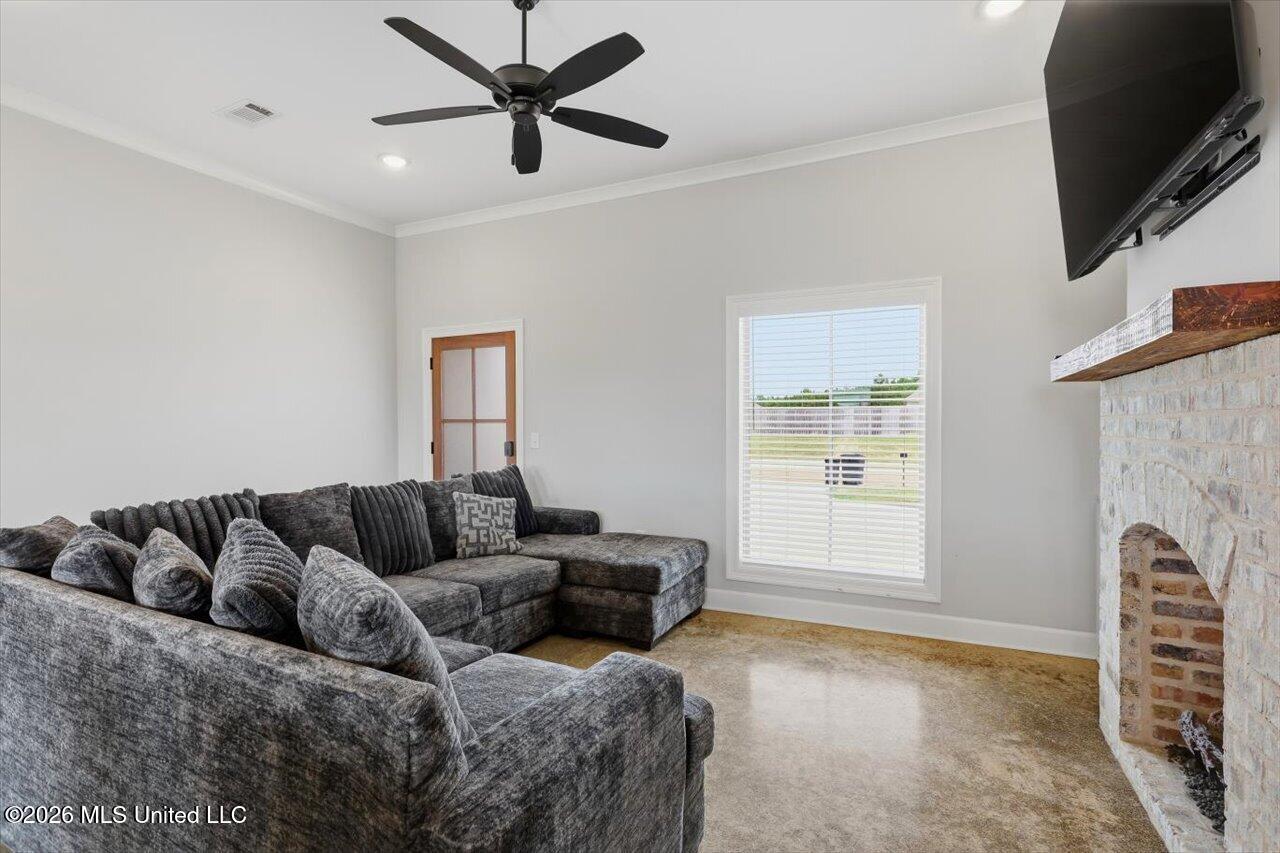 521 Birchwood Boulevard Property Photo 6