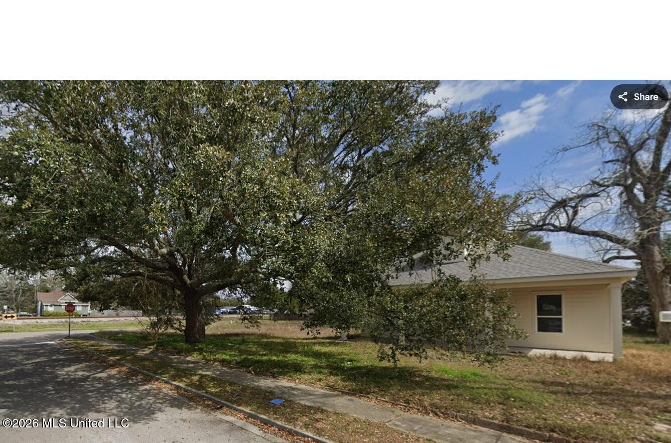 1008 40th Avenue Property Photo 2