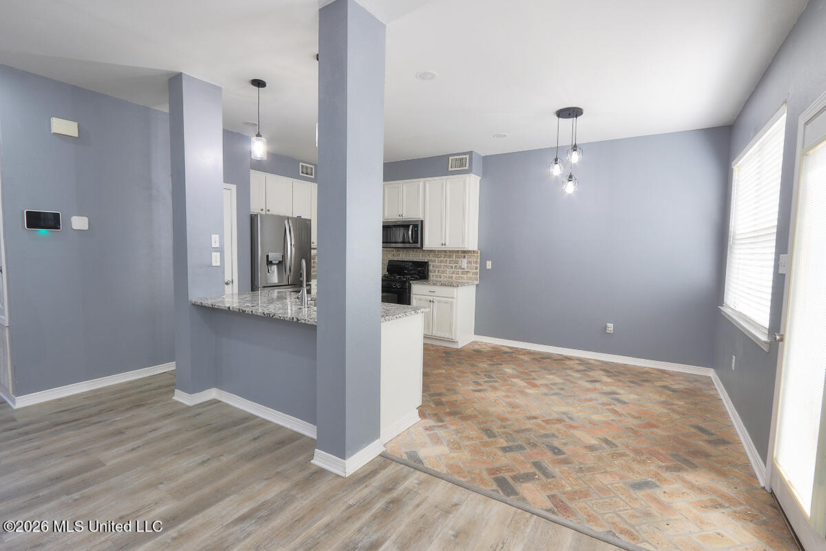 11210 River Bend Drive Property Photo 3