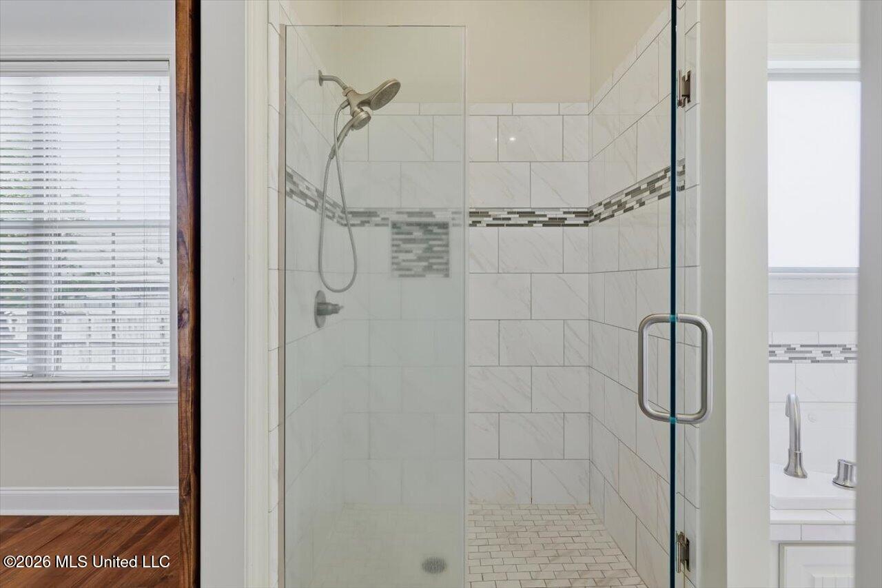 101 Esther Cove Property Photo 34