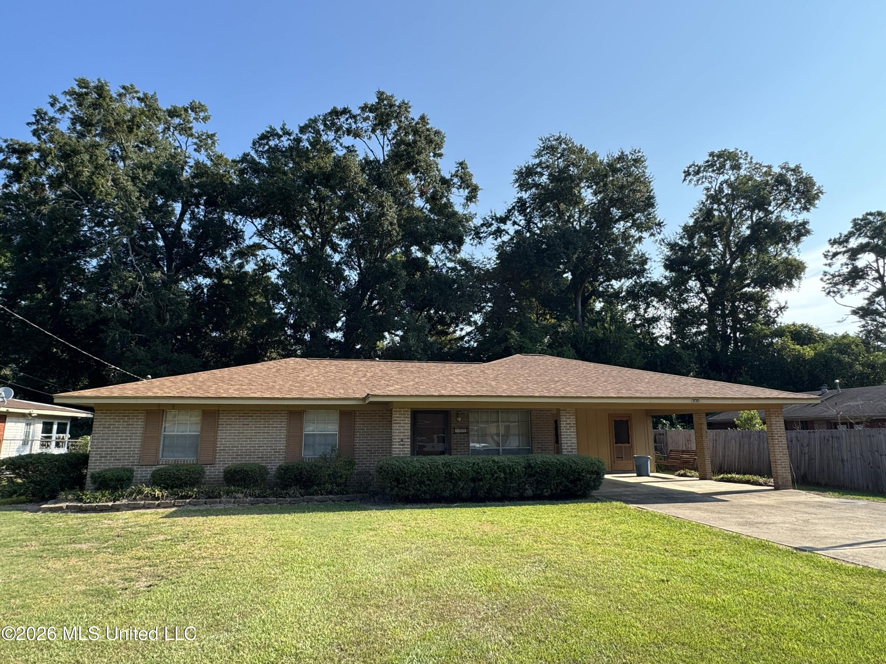 102 Brookfield Drive Property Photo 1