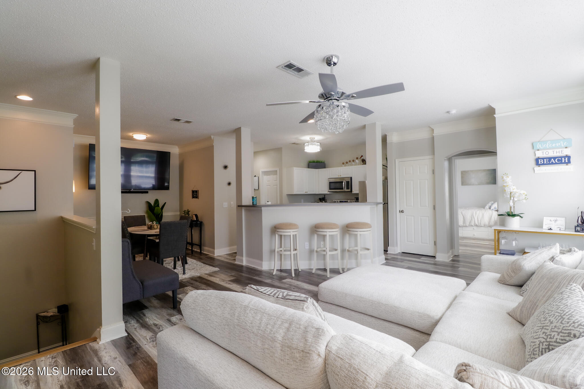 2252 Beach Drive Property Photo 2