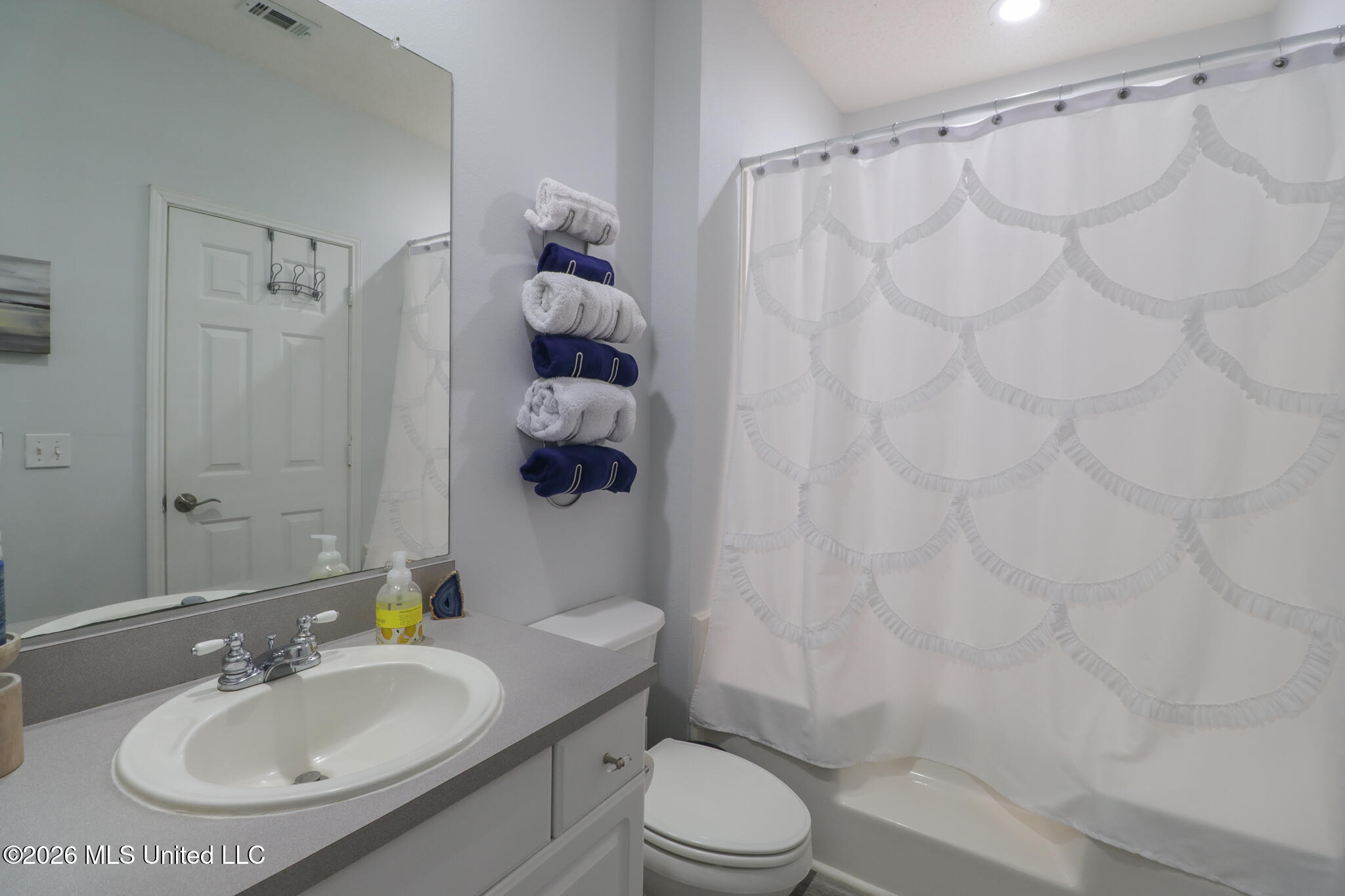 2252 Beach Drive Property Photo 12
