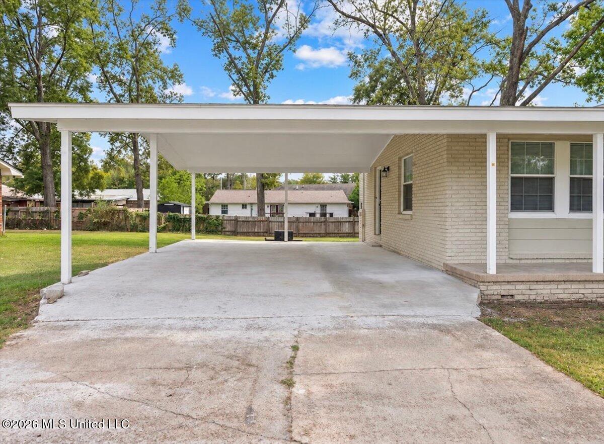 3615 Hood Drive Property Photo 4