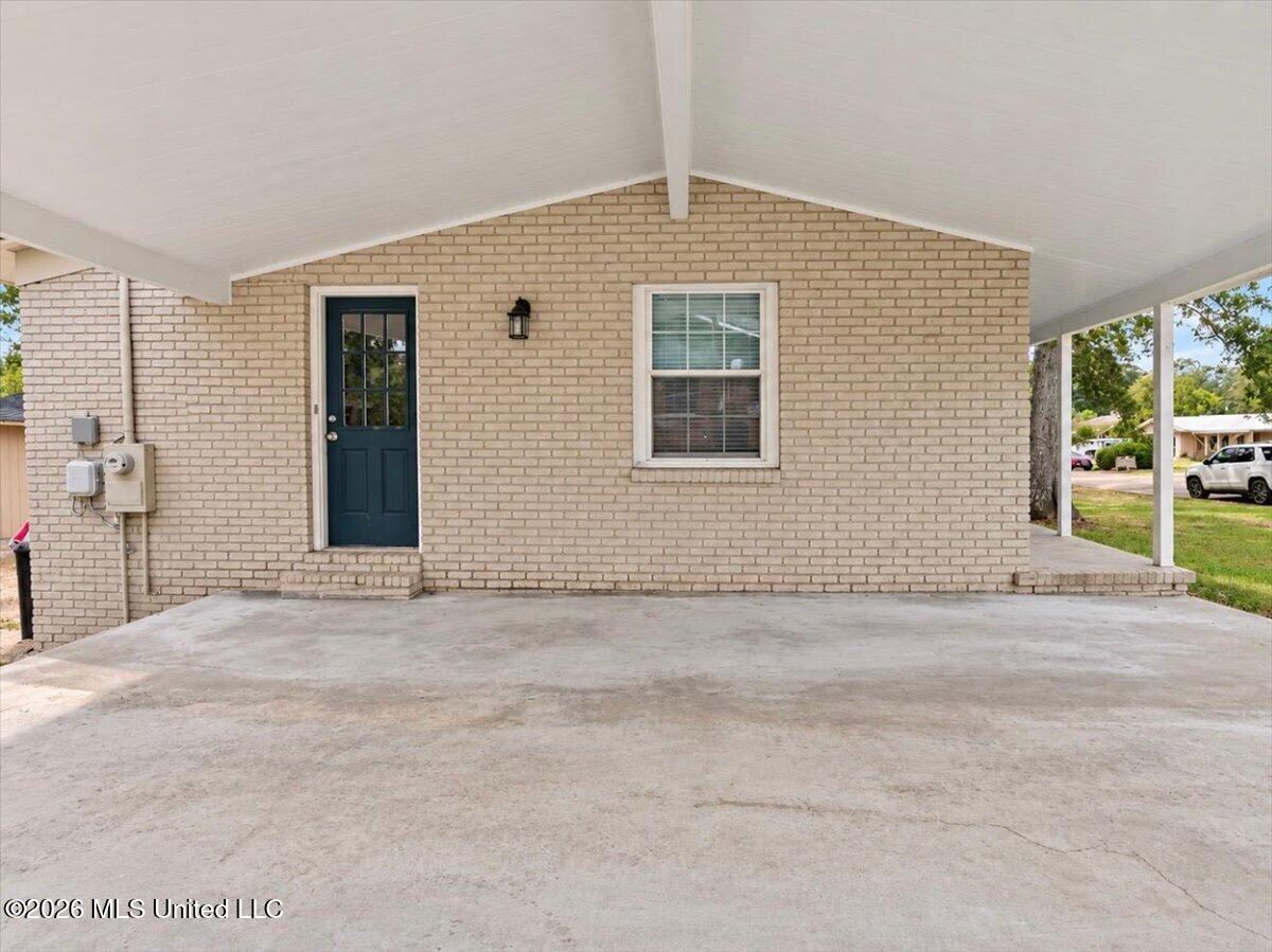 3615 Hood Drive Property Photo 5