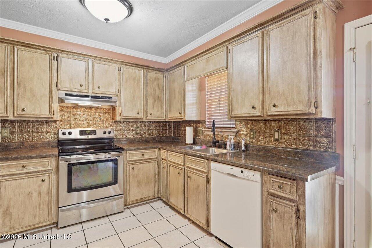 4263 Glennoak Circle Property Photo 9