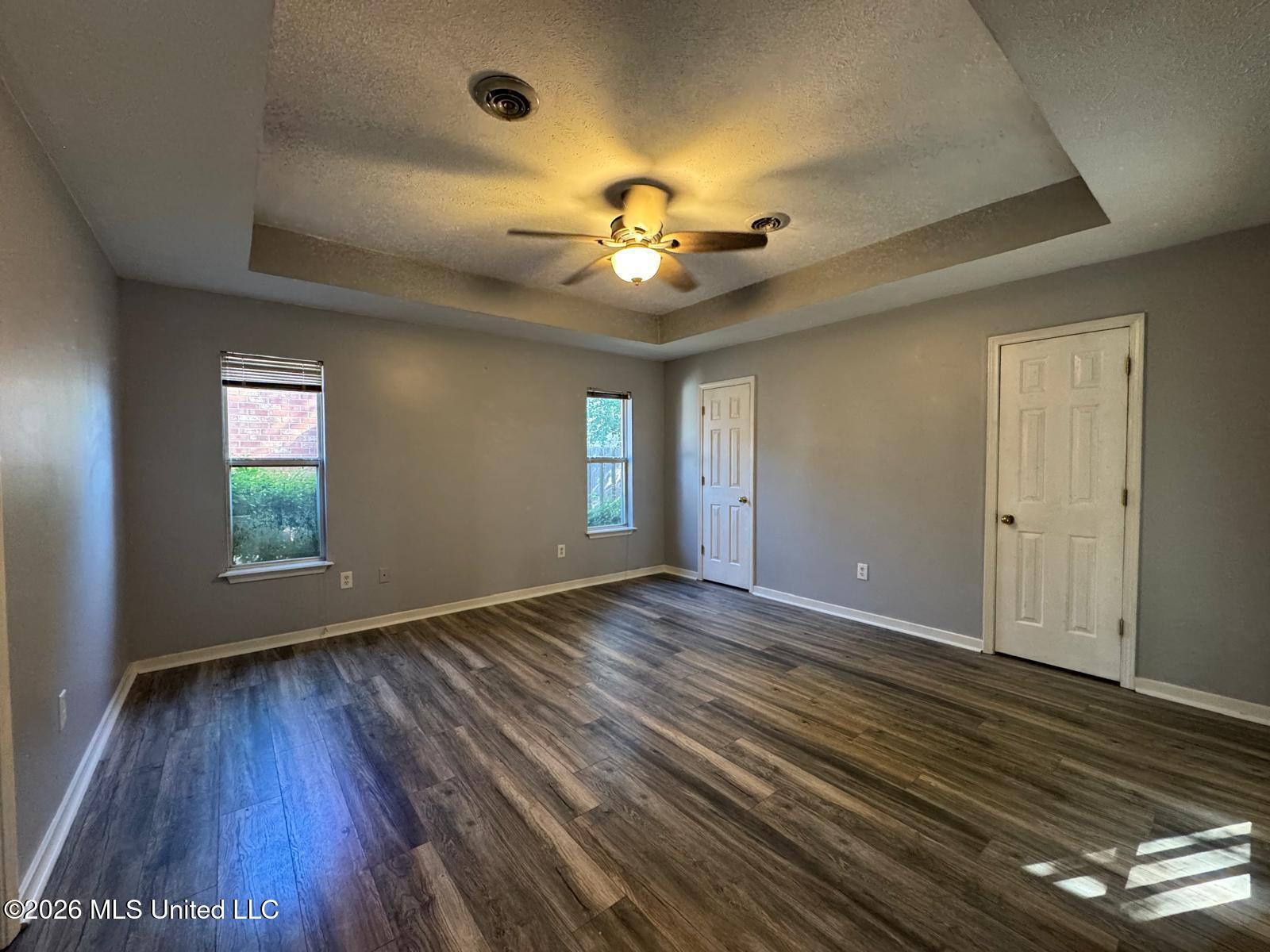 327 E Cascades Circle Property Photo 6