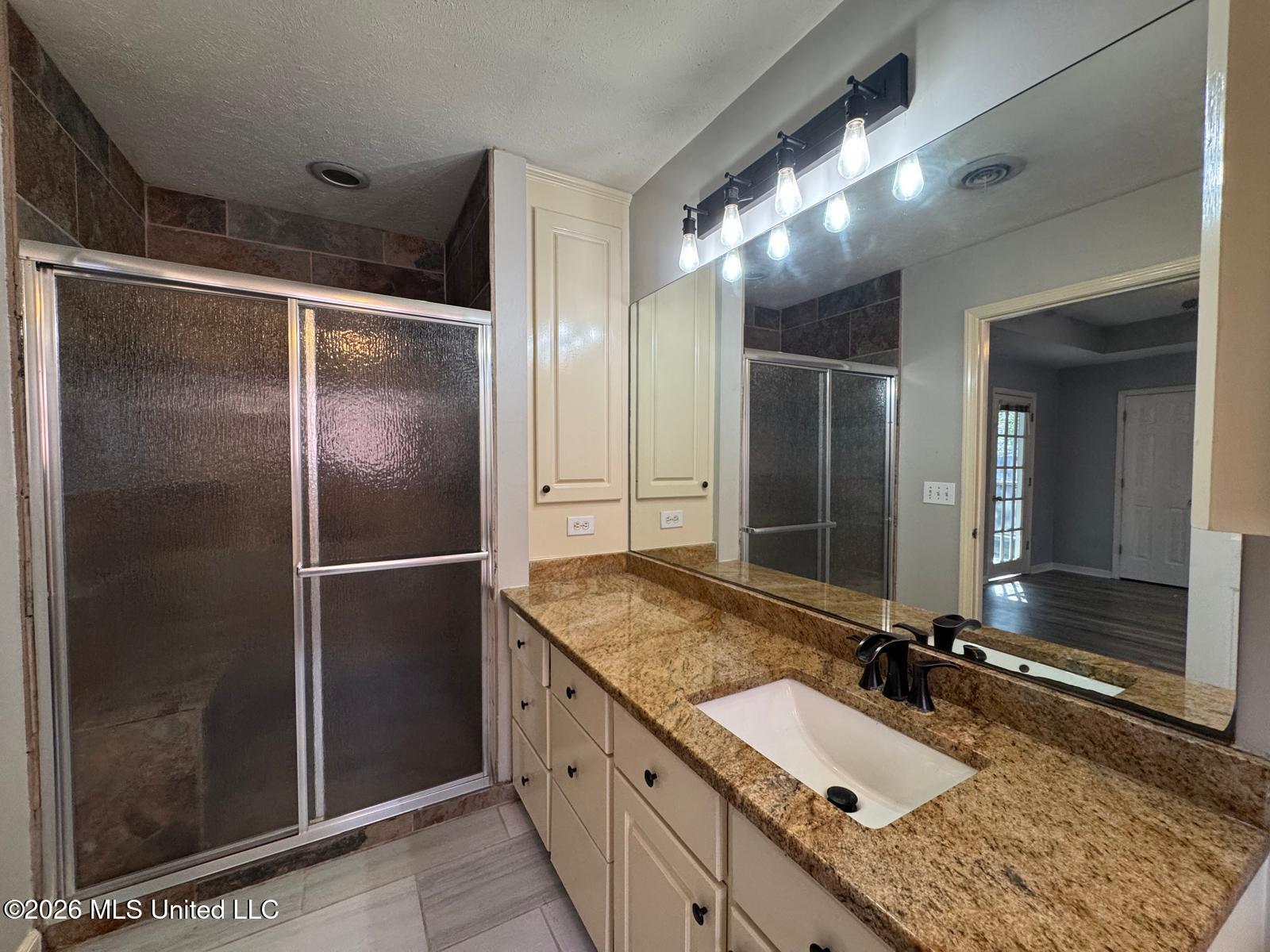 327 E Cascades Circle Property Photo 7