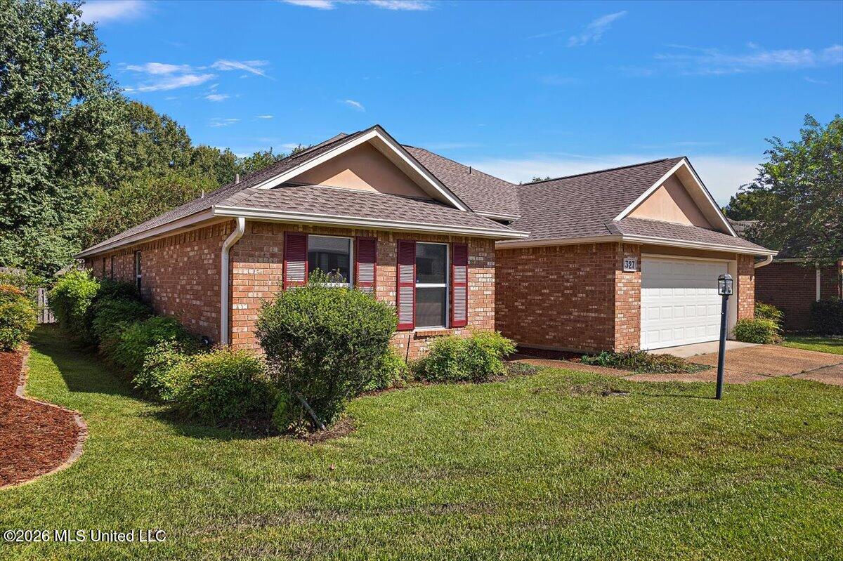 327 E Cascades Circle Property Photo 3