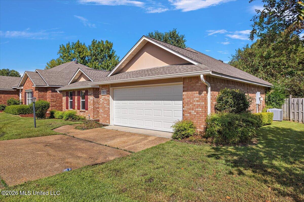 327 E Cascades Circle Property Photo 4