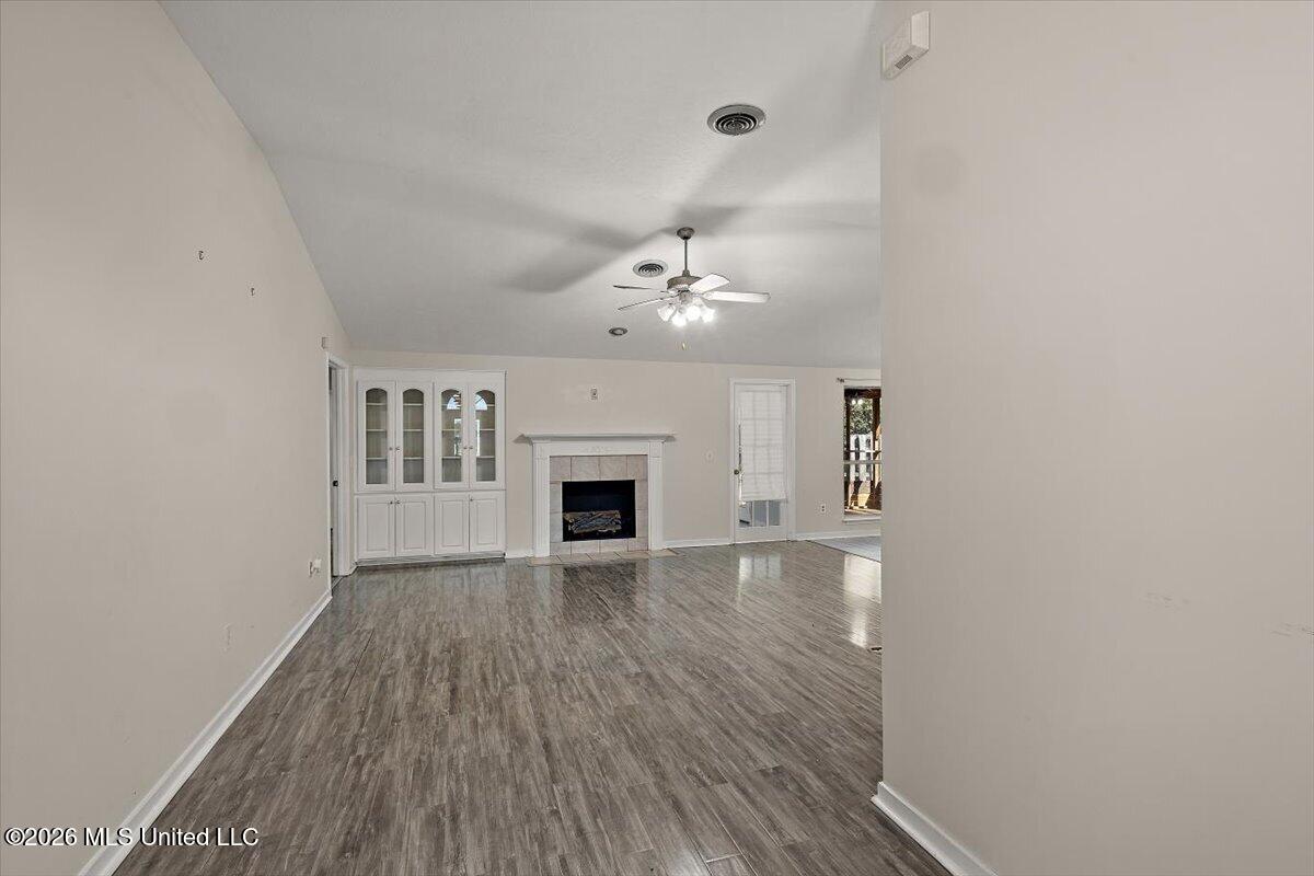 327 E Cascades Circle Property Photo 7