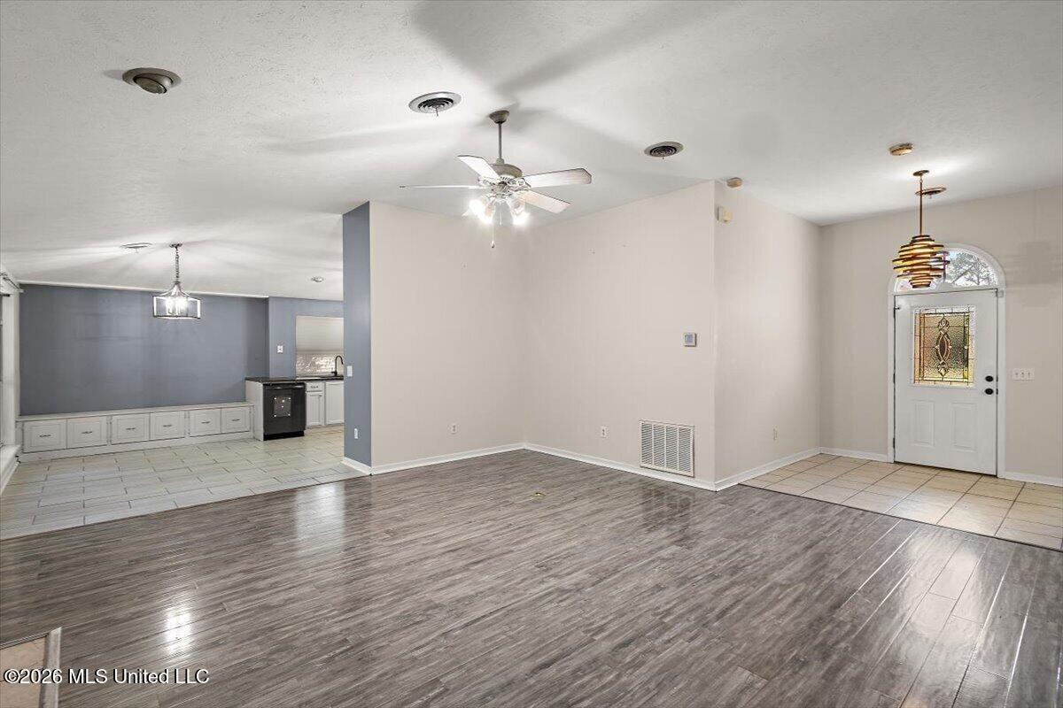 327 E Cascades Circle Property Photo 8
