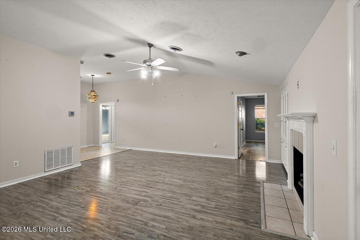 327 E Cascades Circle Property Photo 9