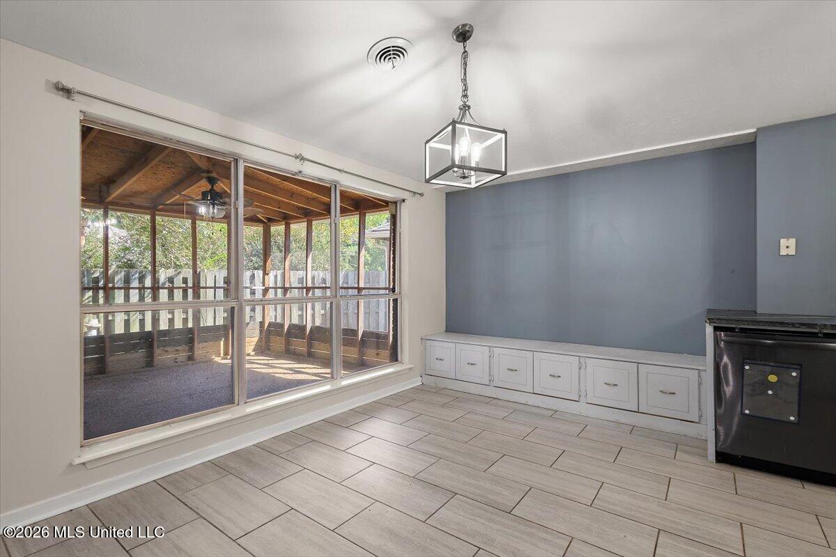 327 E Cascades Circle Property Photo 11