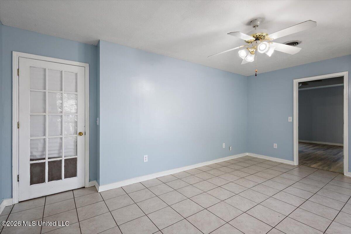 327 E Cascades Circle Property Photo 21