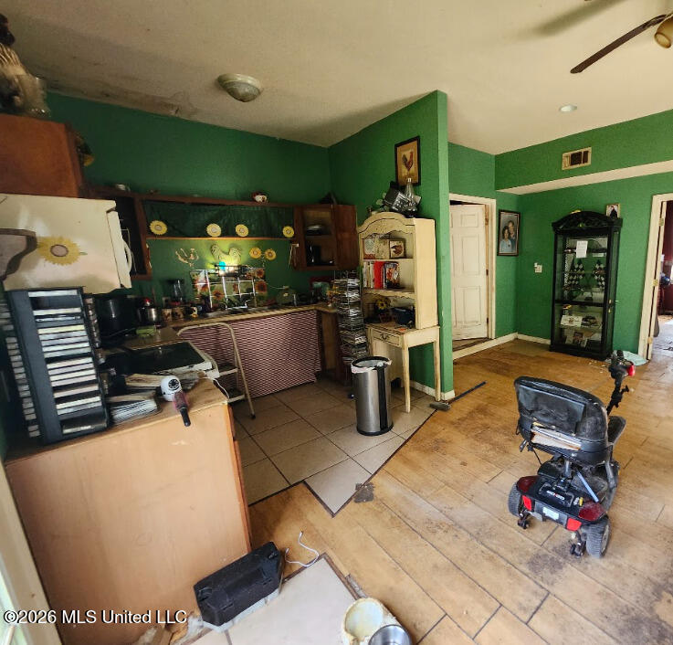 6186 E Lamar Street Property Photo 3