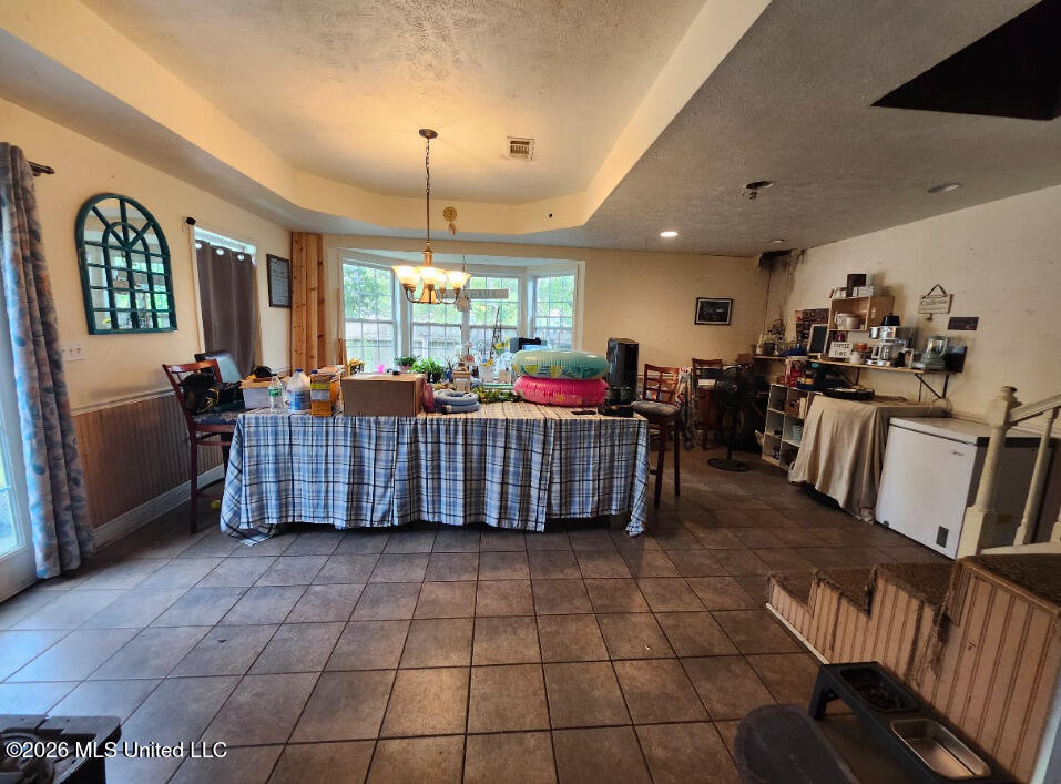 6186 E Lamar Street Property Photo 6
