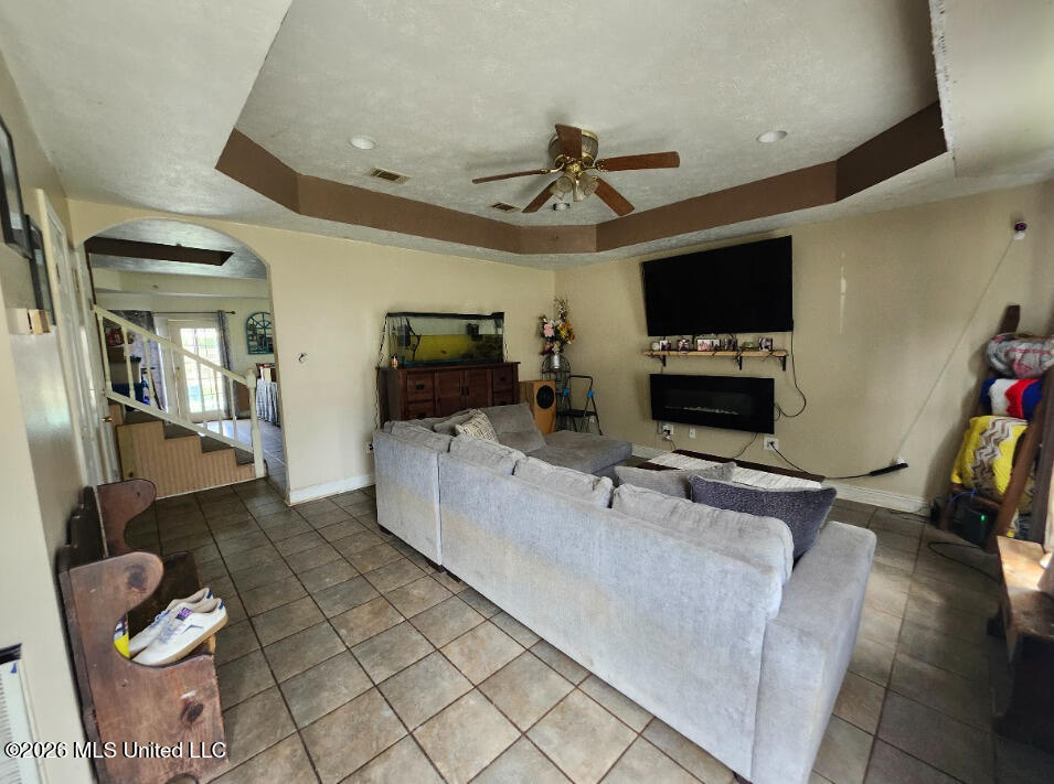 6186 E Lamar Street Property Photo 8