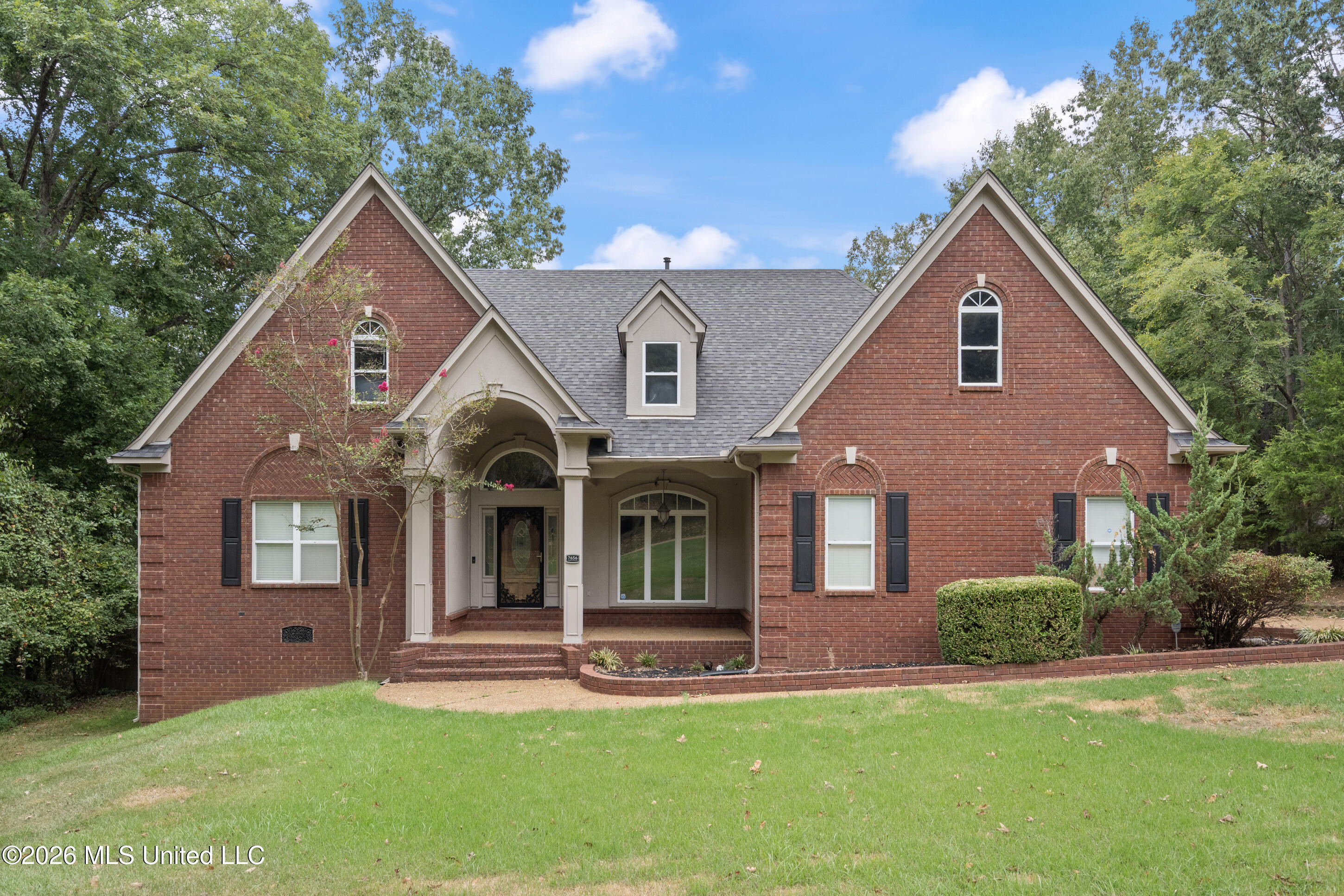 7656 Elizabeth Circle Drive Property Photo 2