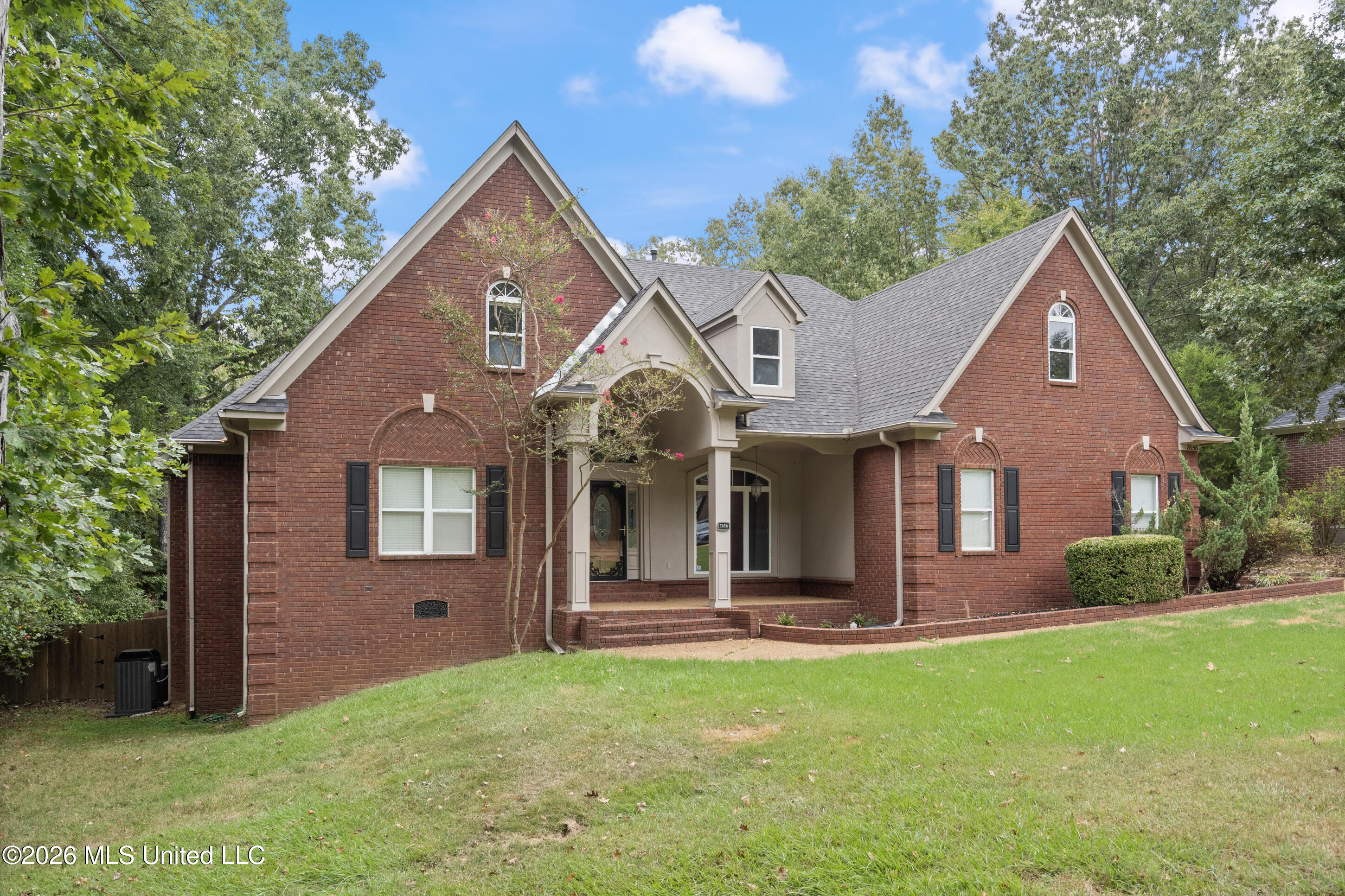 7656 Elizabeth Circle Drive Property Photo 3