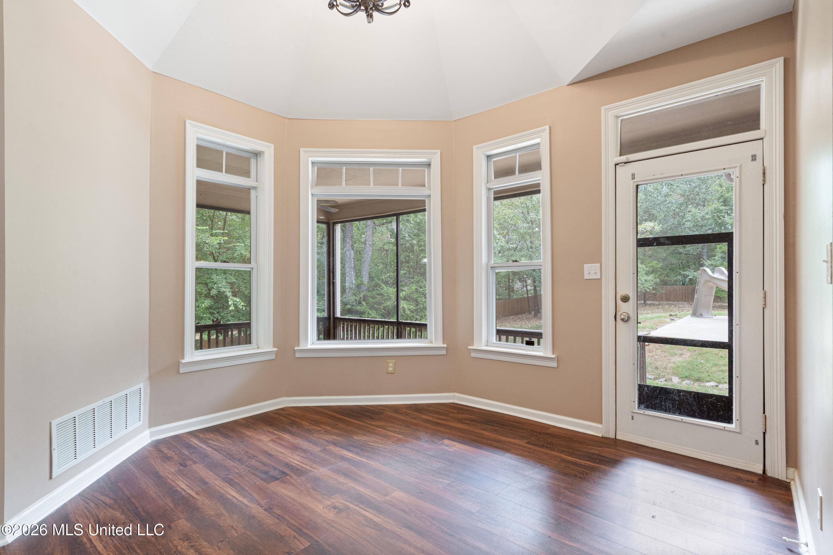 7656 Elizabeth Circle Drive Property Photo 18