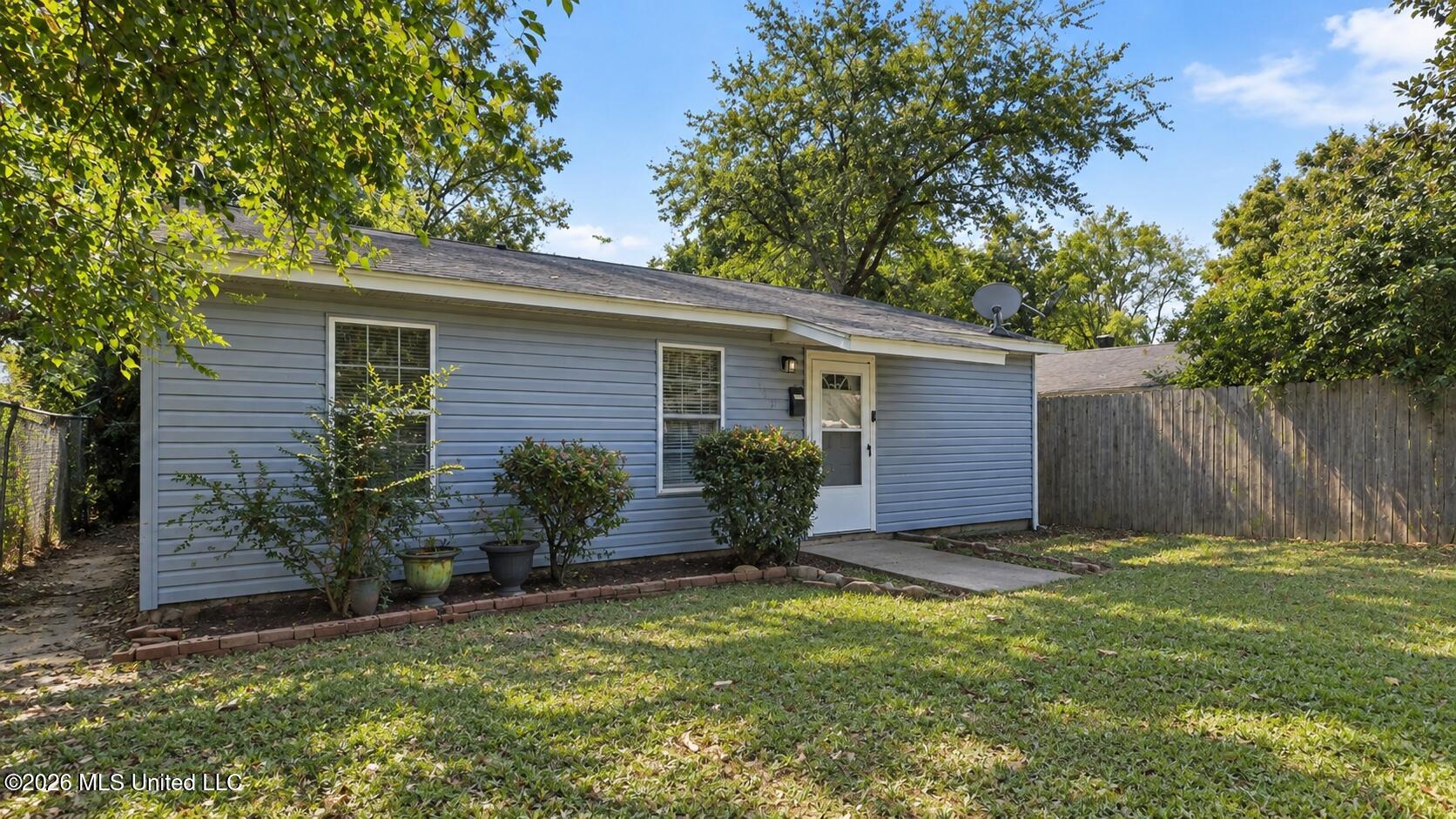 3609 W Northside Drive Property Photo 1