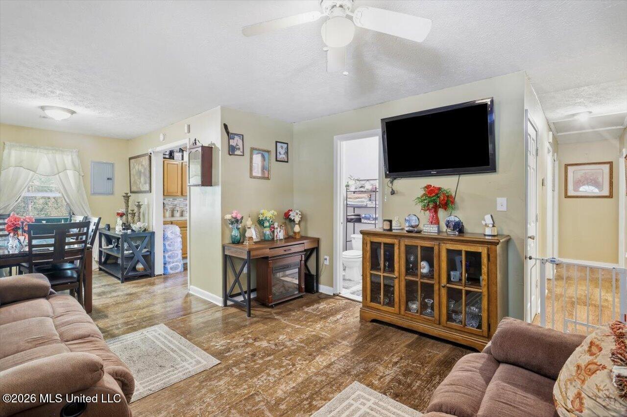 3609 W Northside Drive Property Photo 3