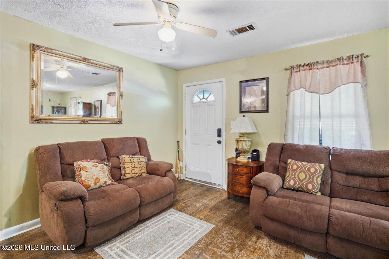 3609 W Northside Drive Property Photo 4