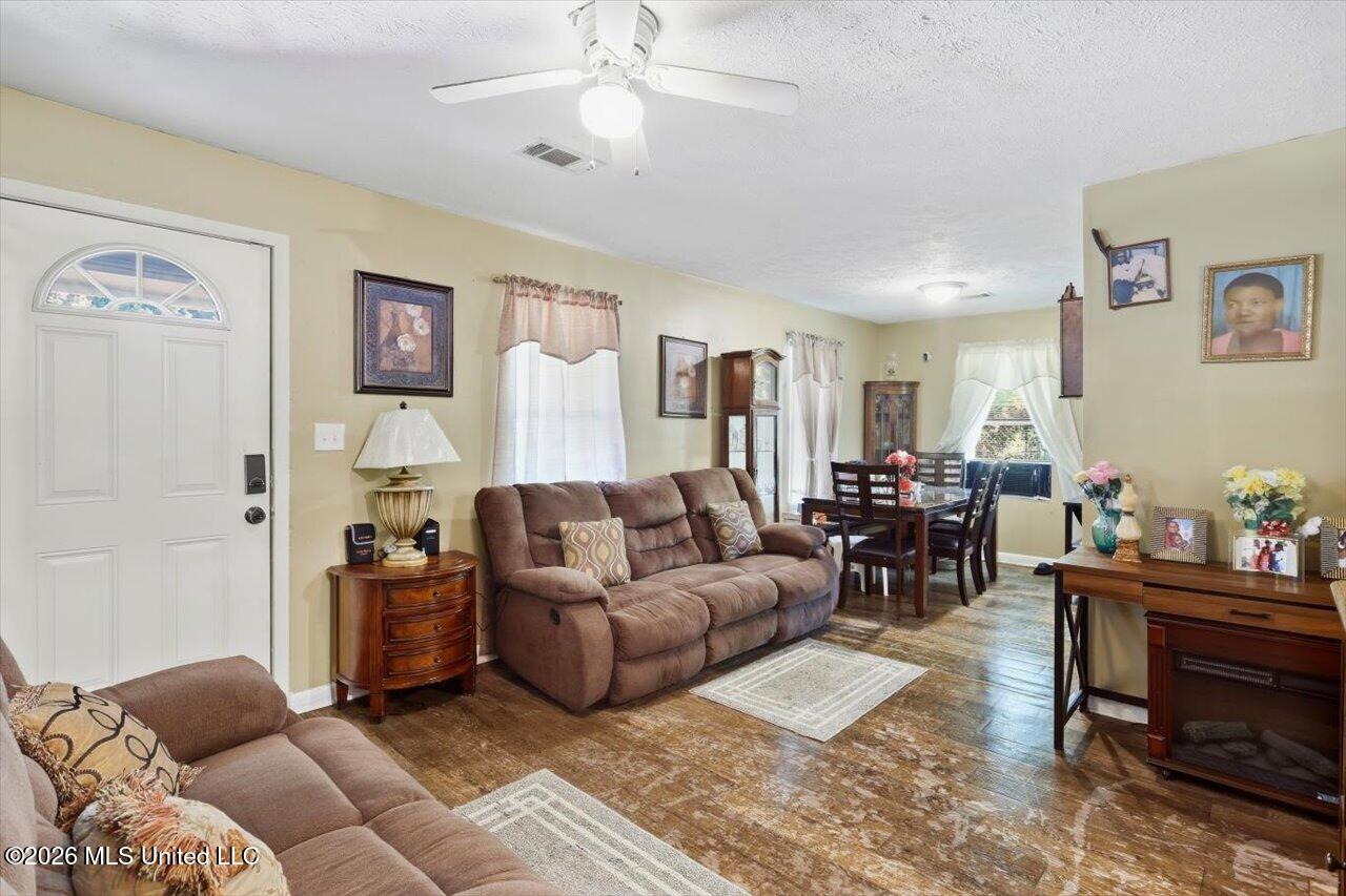3609 W Northside Drive Property Photo 5