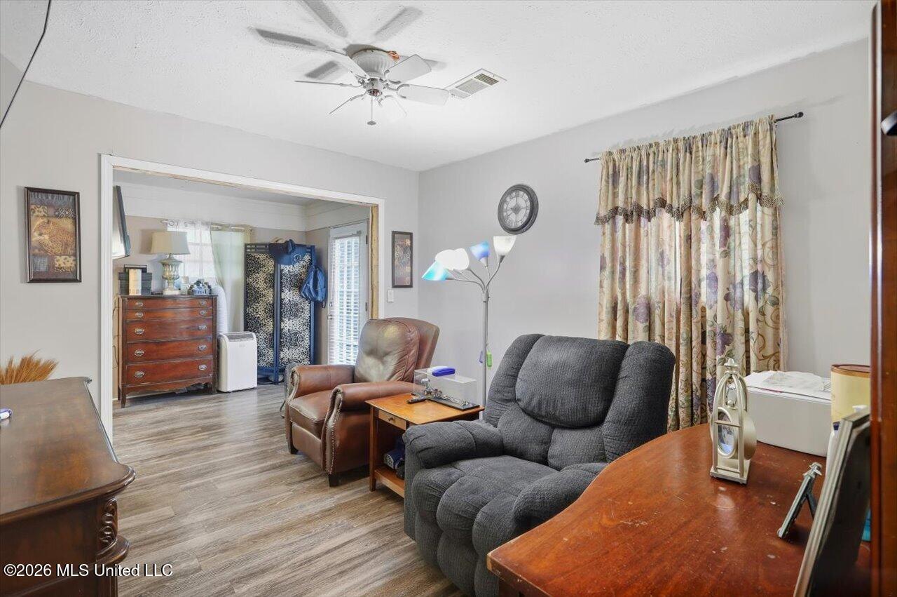 3609 W Northside Drive Property Photo 6