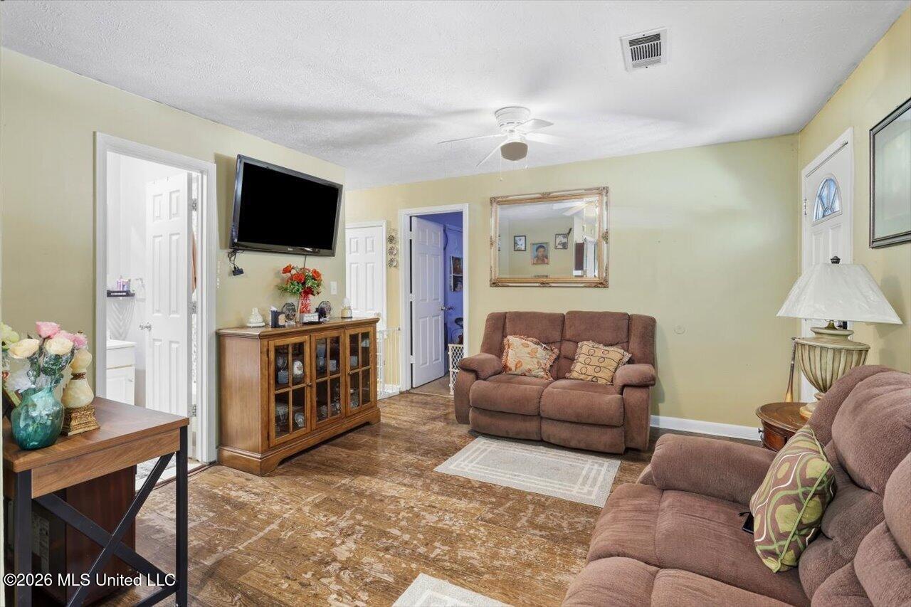 3609 W Northside Drive Property Photo 7
