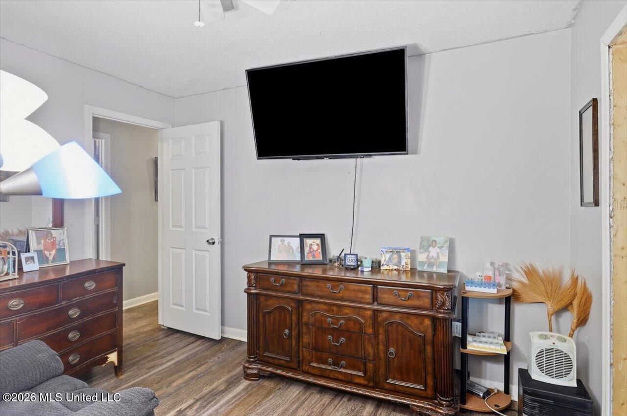 3609 W Northside Drive Property Photo 9