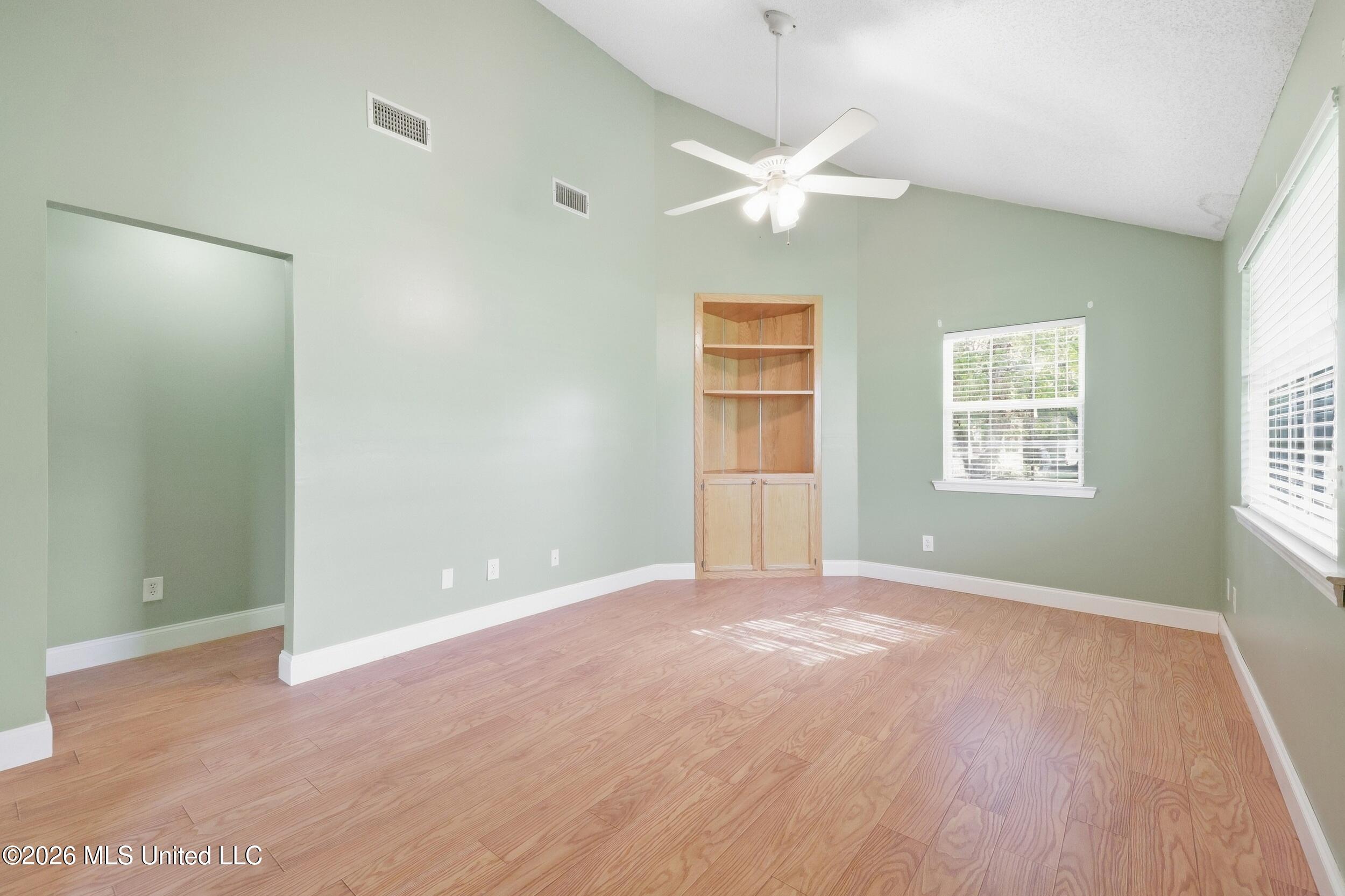 1004 Shipp Street Property Photo 9