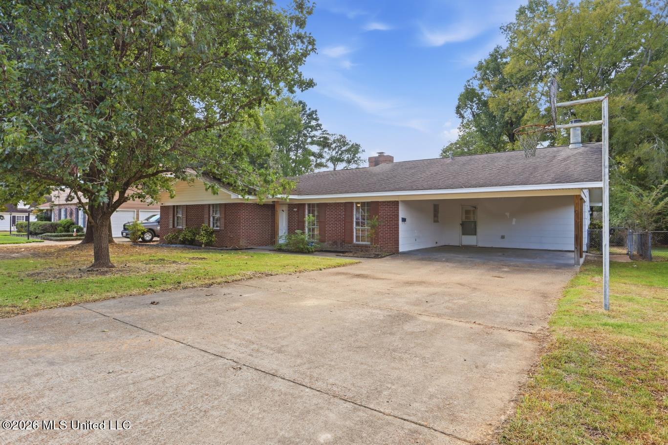 5225 Sunnyvale Drive Property Photo 3