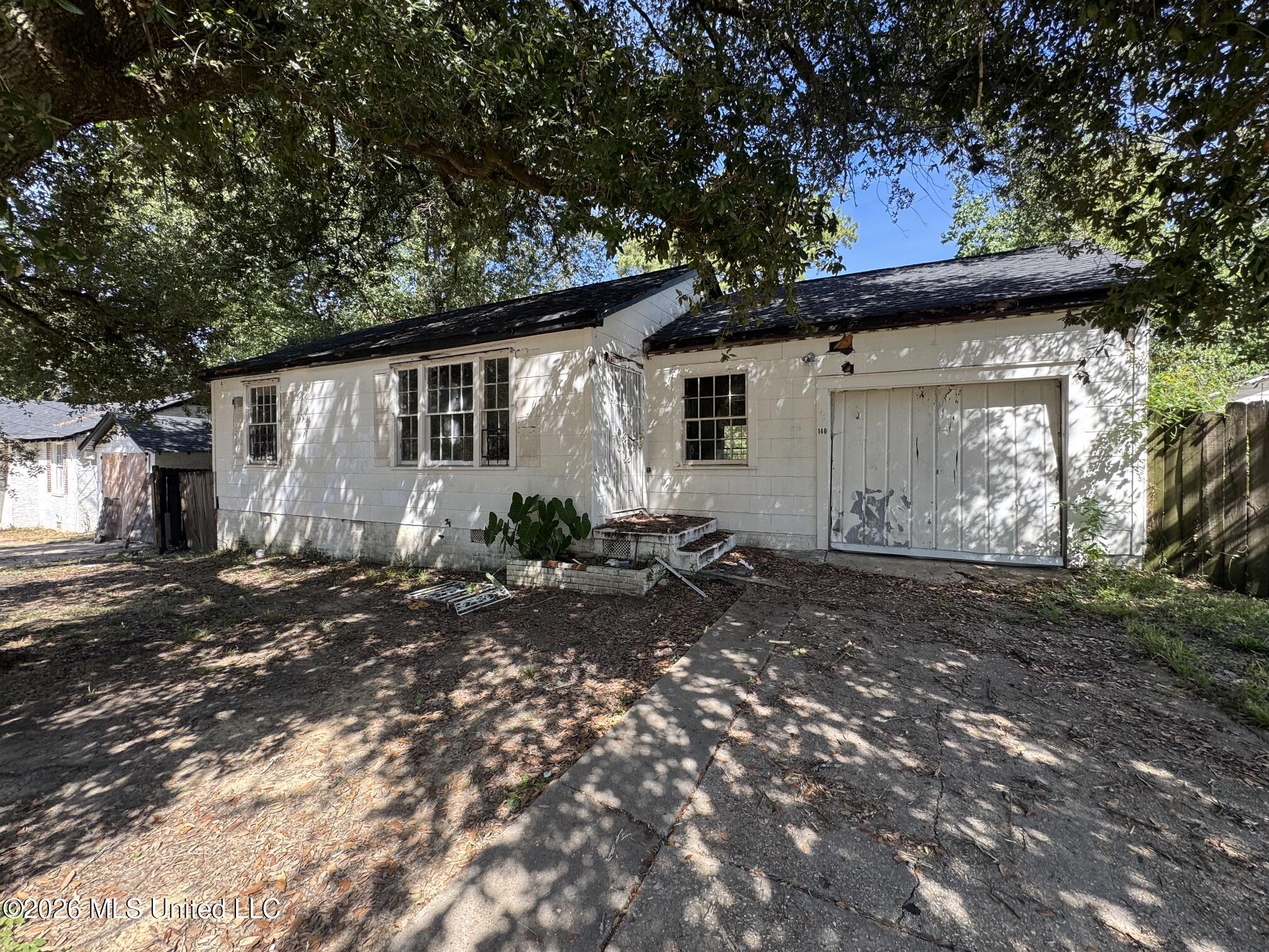 140 Treehaven Drive Property Photo 4
