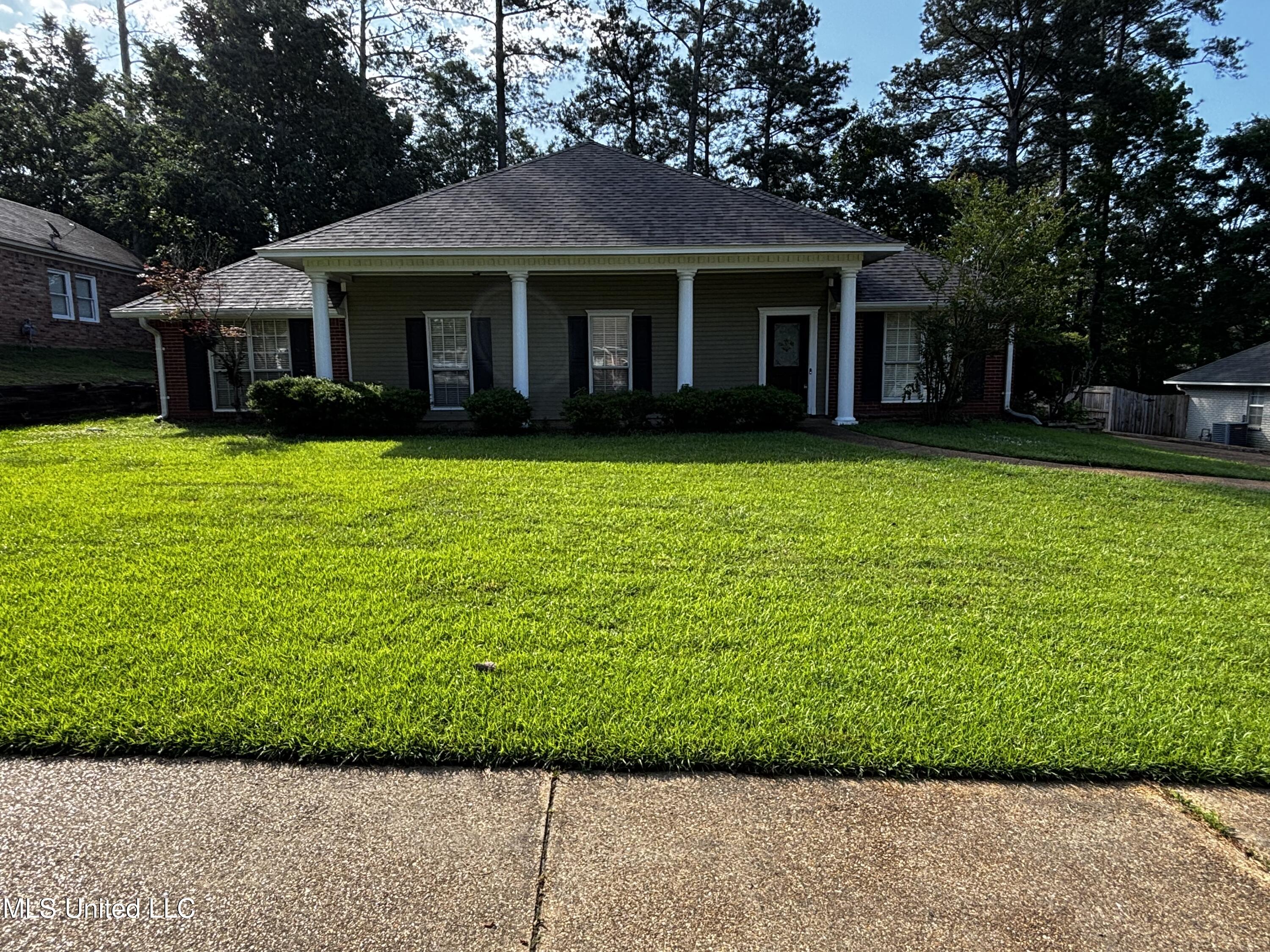 232 Boxwood Circle Property Photo 1