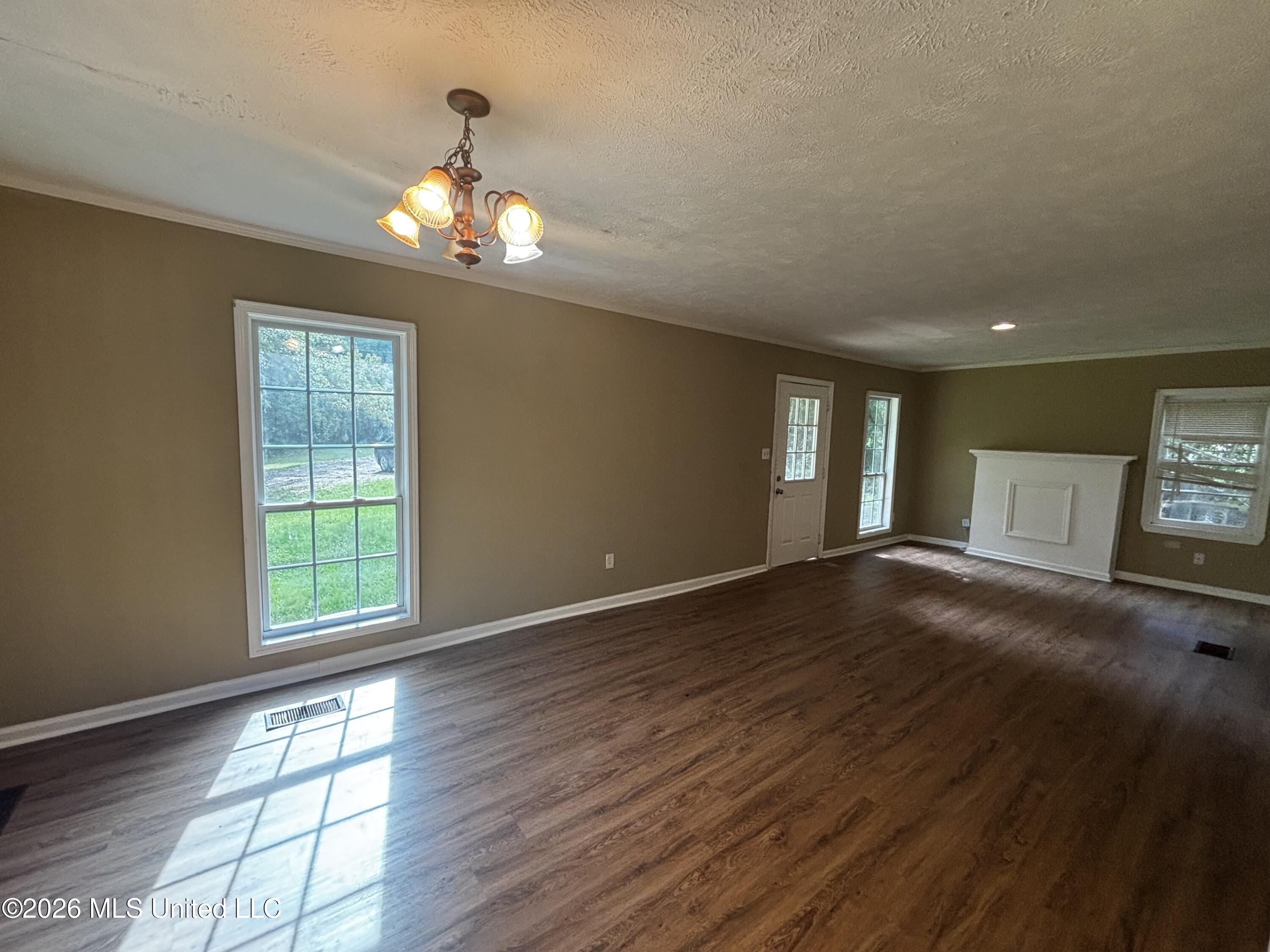 811 S College Street Property Photo 5