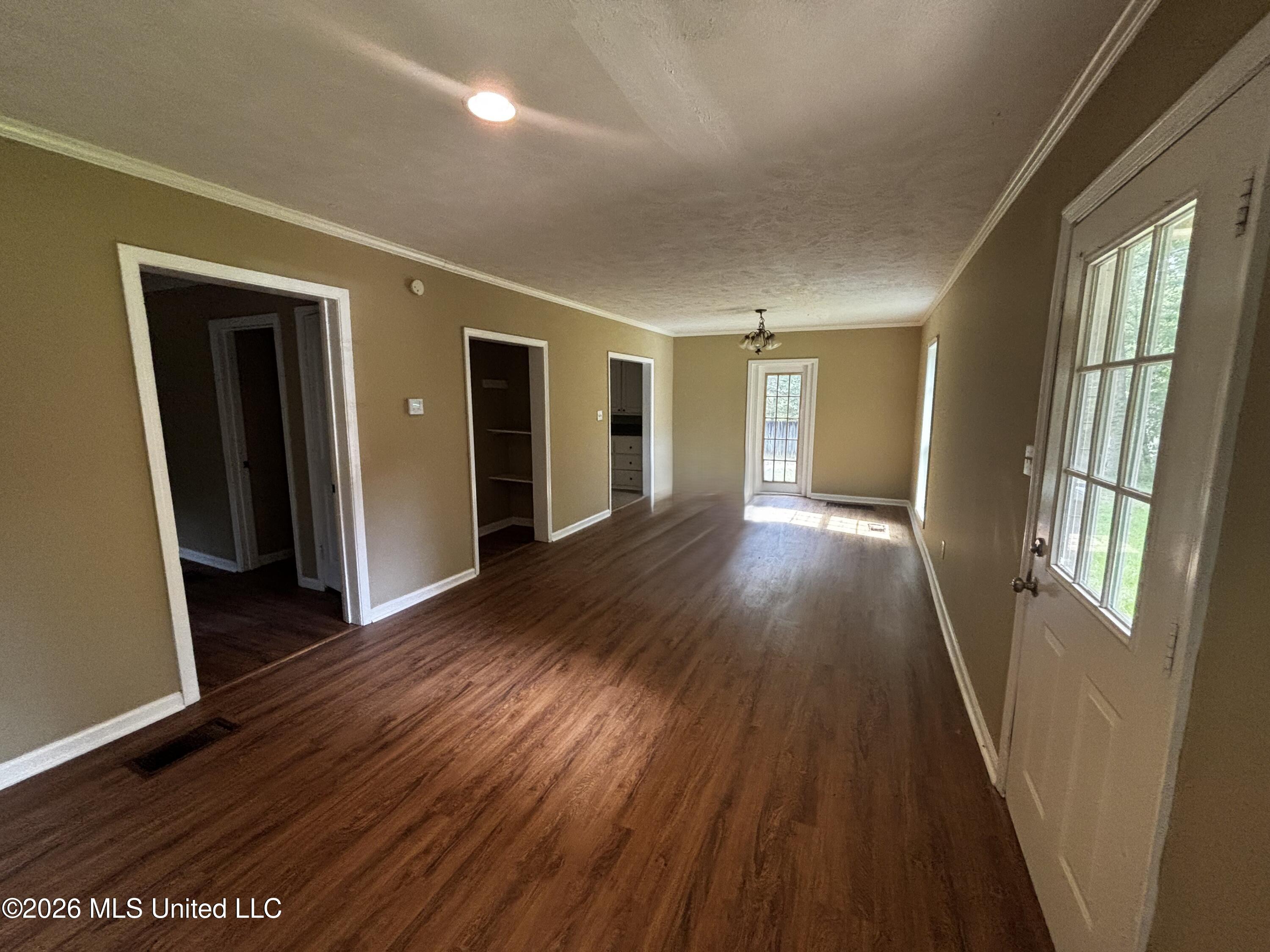 811 S College Street Property Photo 6