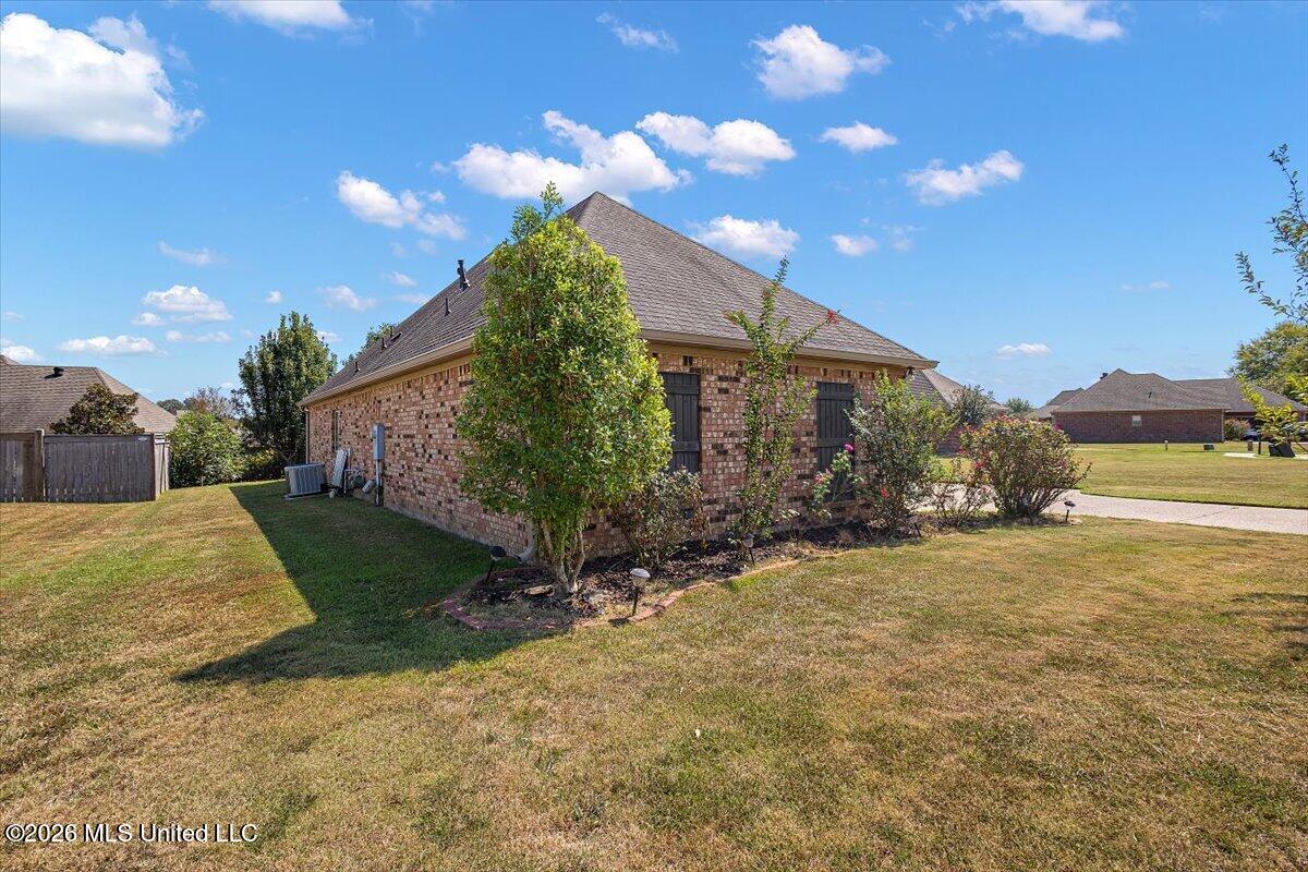 1022 Trinity Drive Property Photo 2