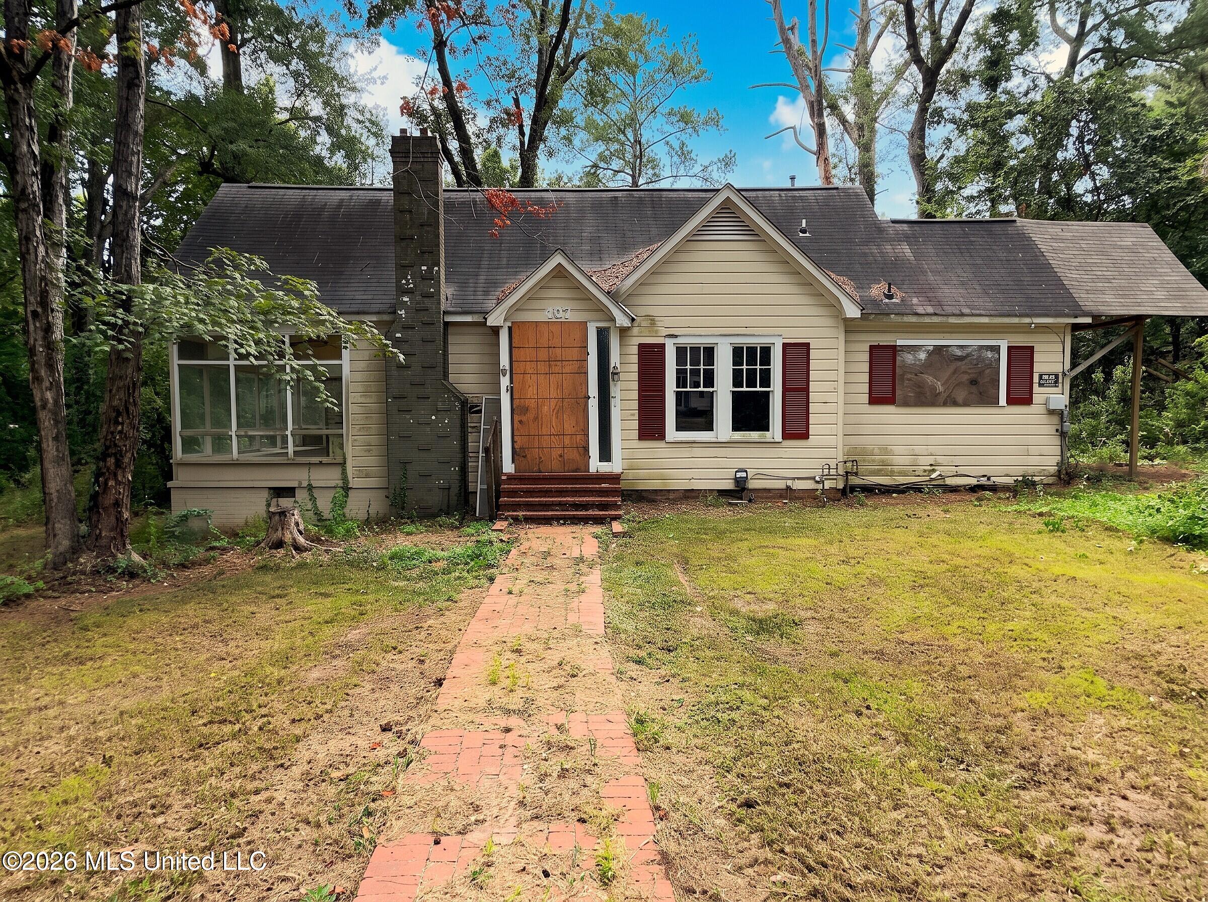 407 Alta Woods Boulevard Property Photo 1