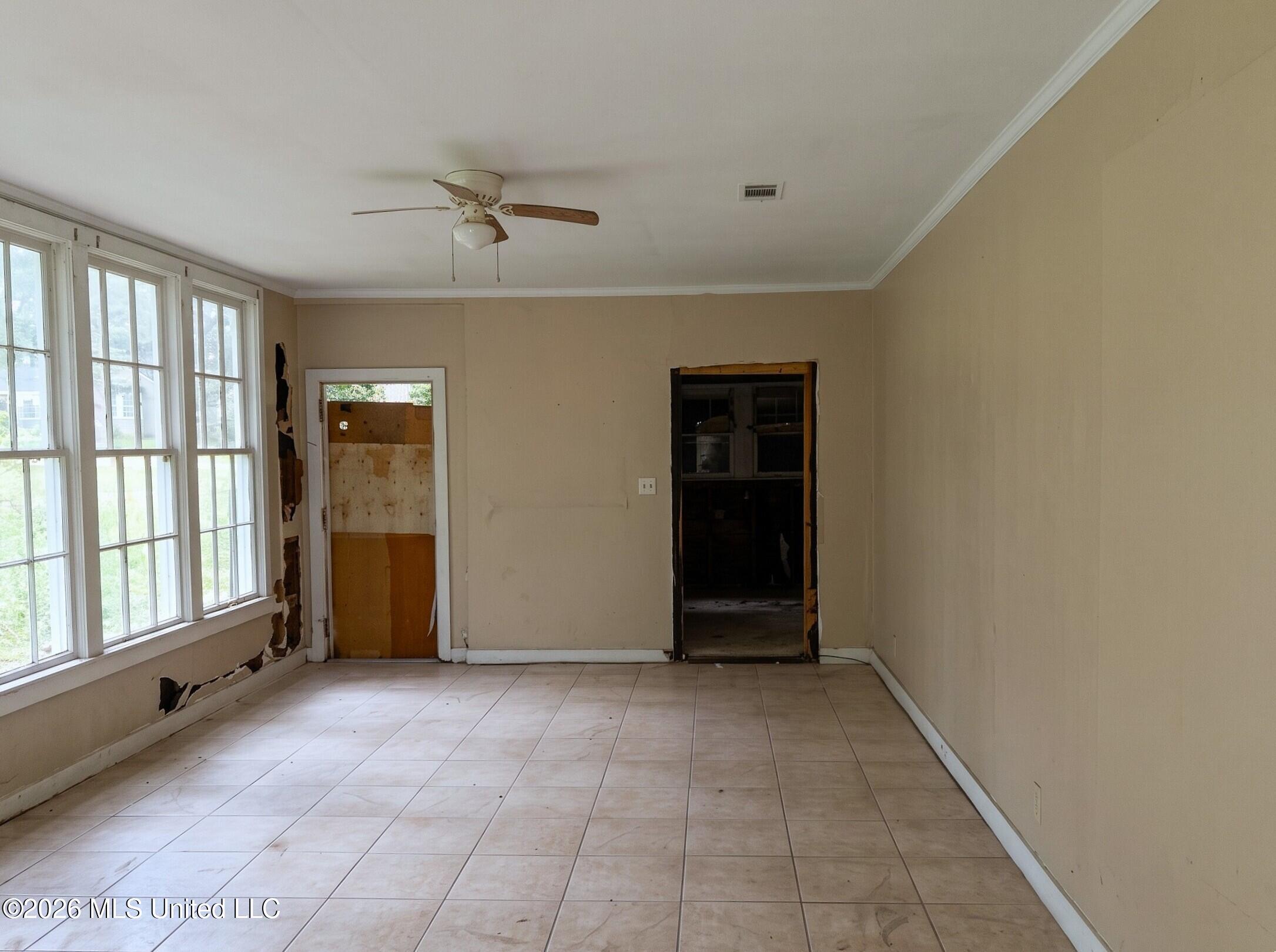407 Alta Woods Boulevard Property Photo 3