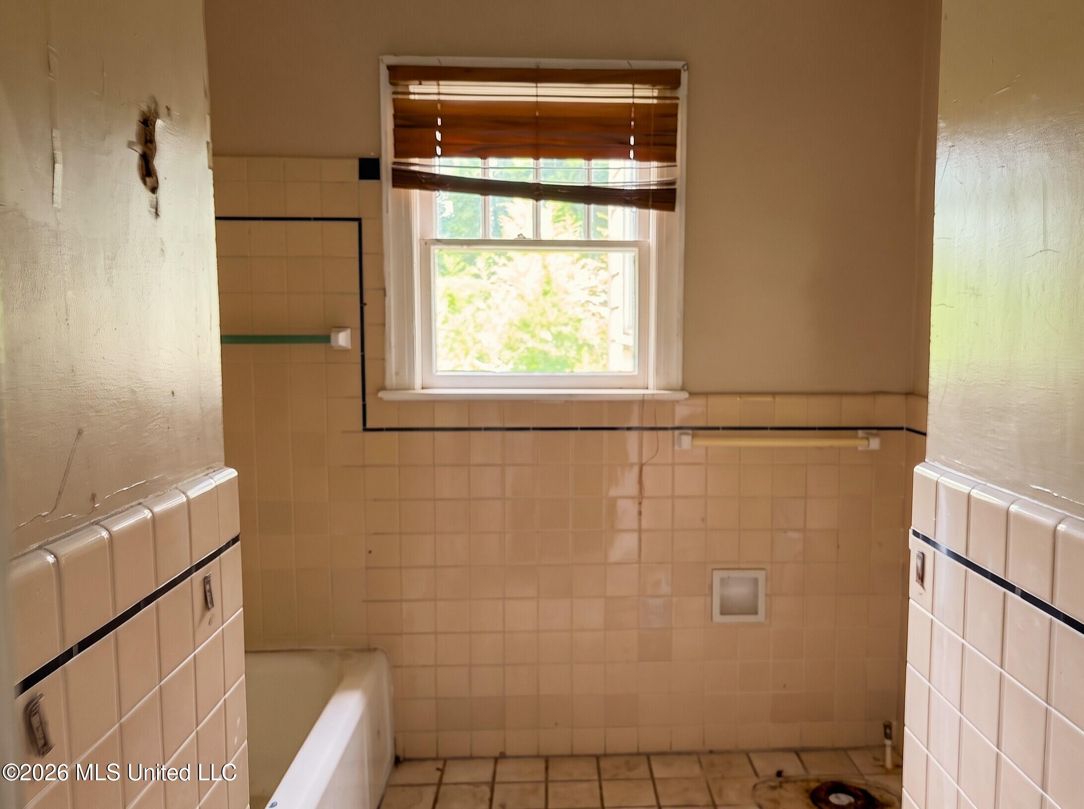 407 Alta Woods Boulevard Property Photo 5