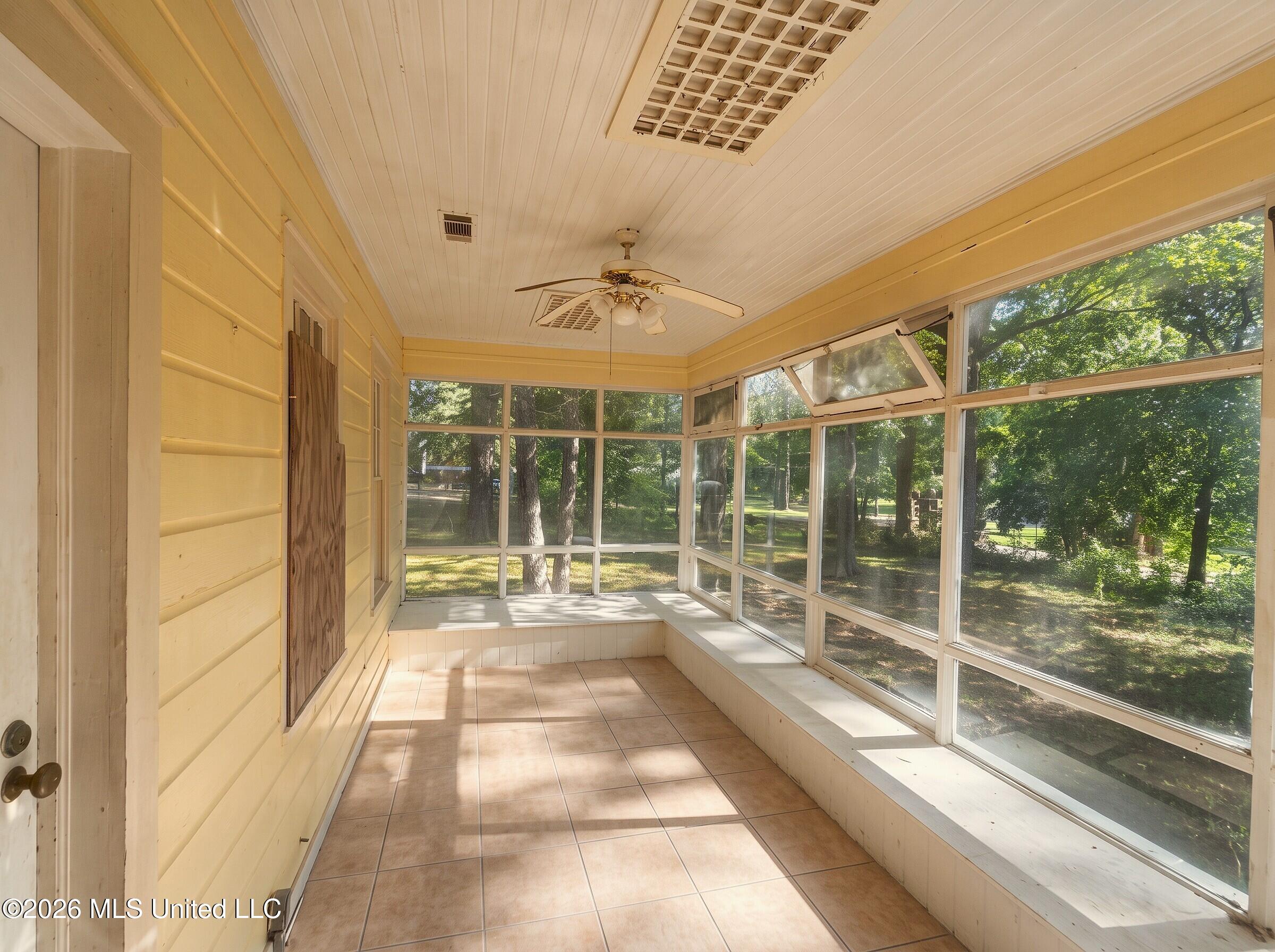 407 Alta Woods Boulevard Property Photo 8