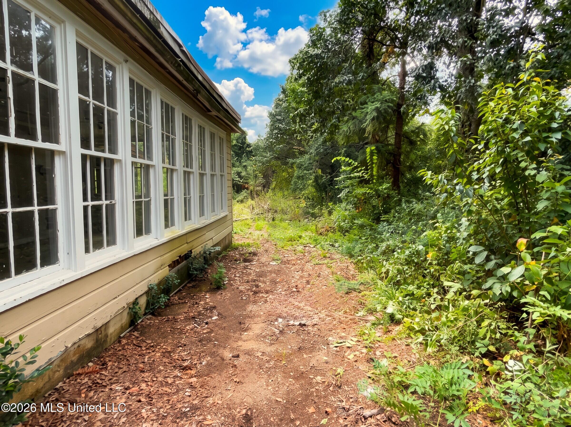 407 Alta Woods Boulevard Property Photo 9