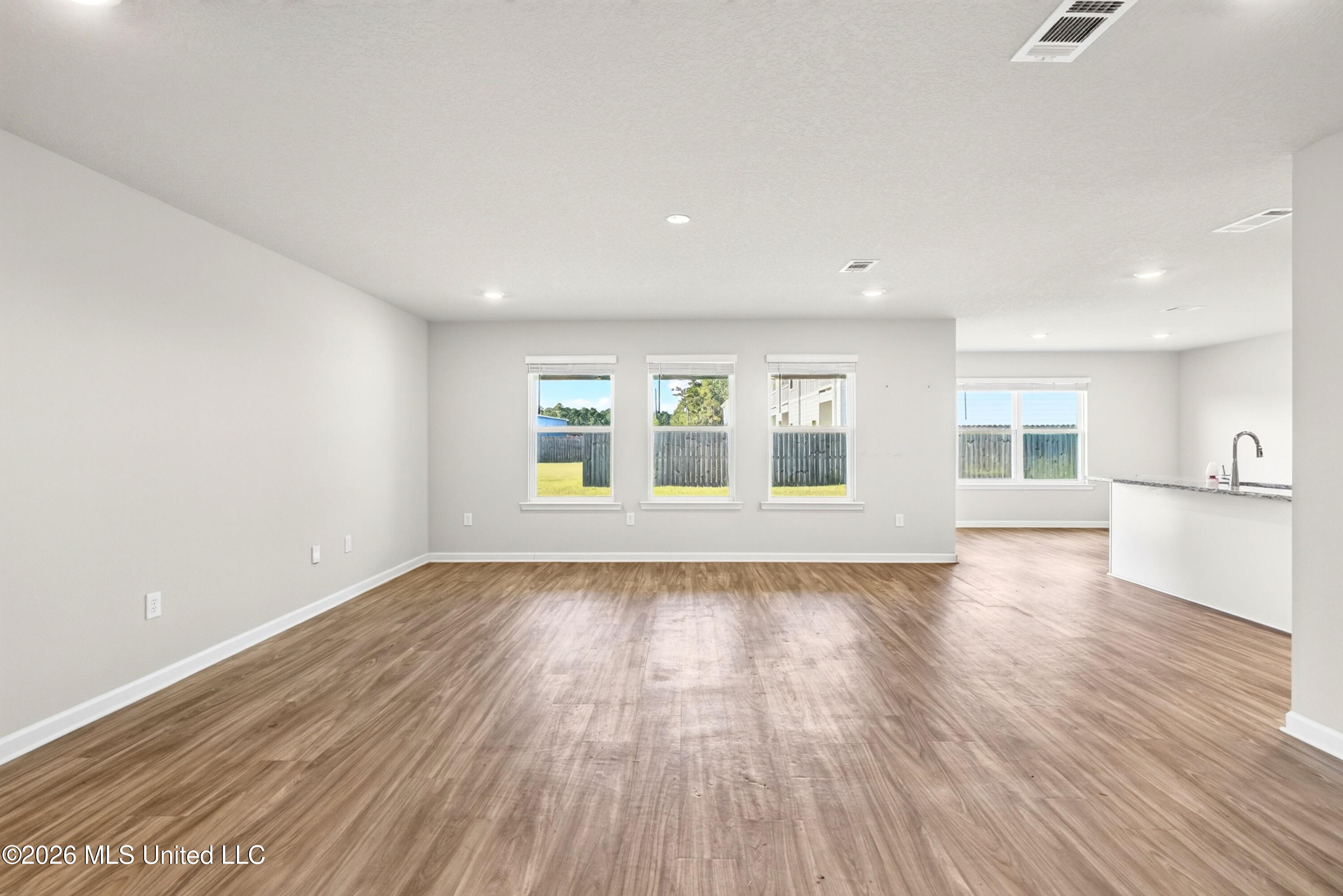 8604 Palmetto Drive Property Photo 5