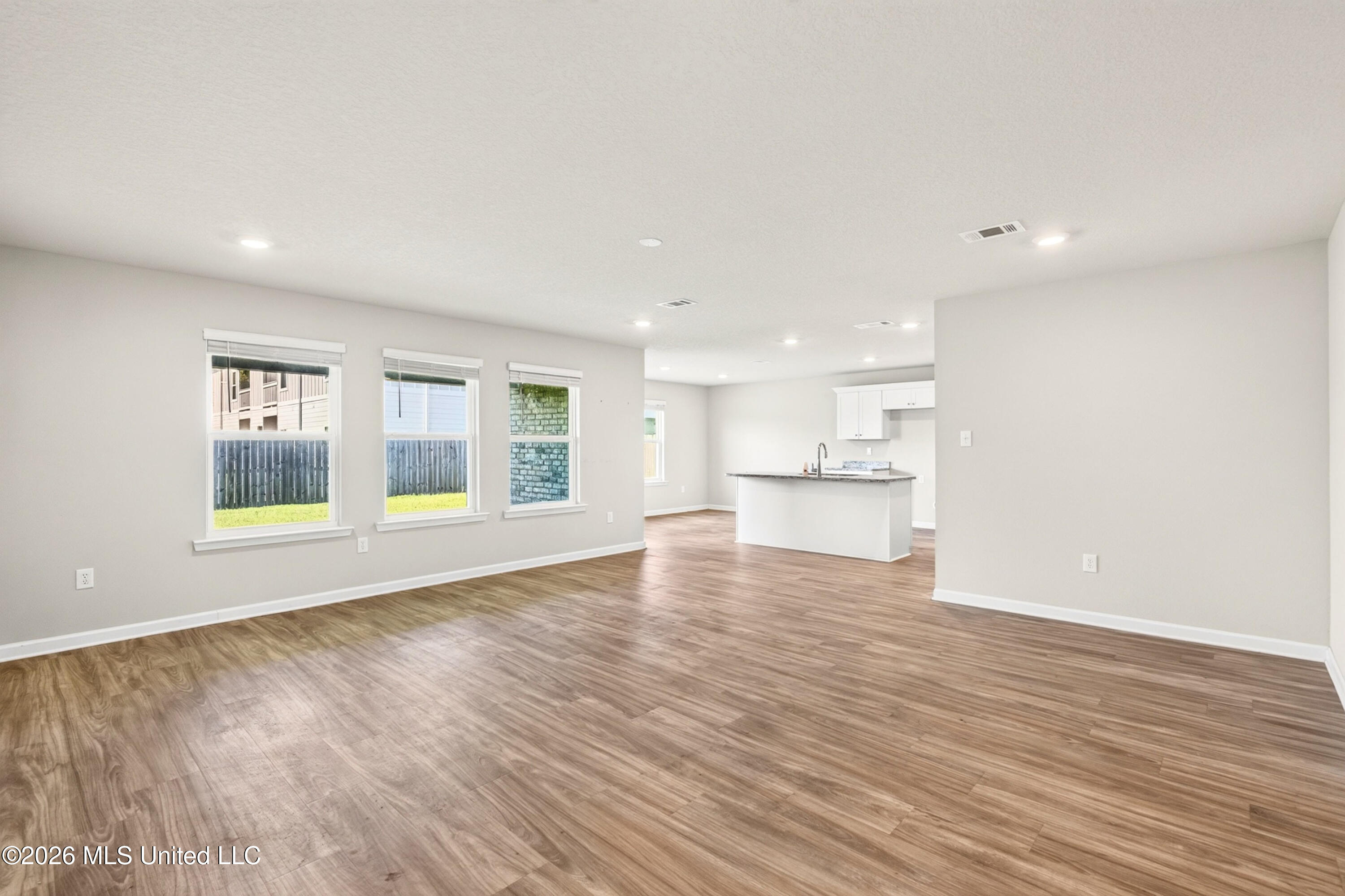 8604 Palmetto Drive Property Photo 6