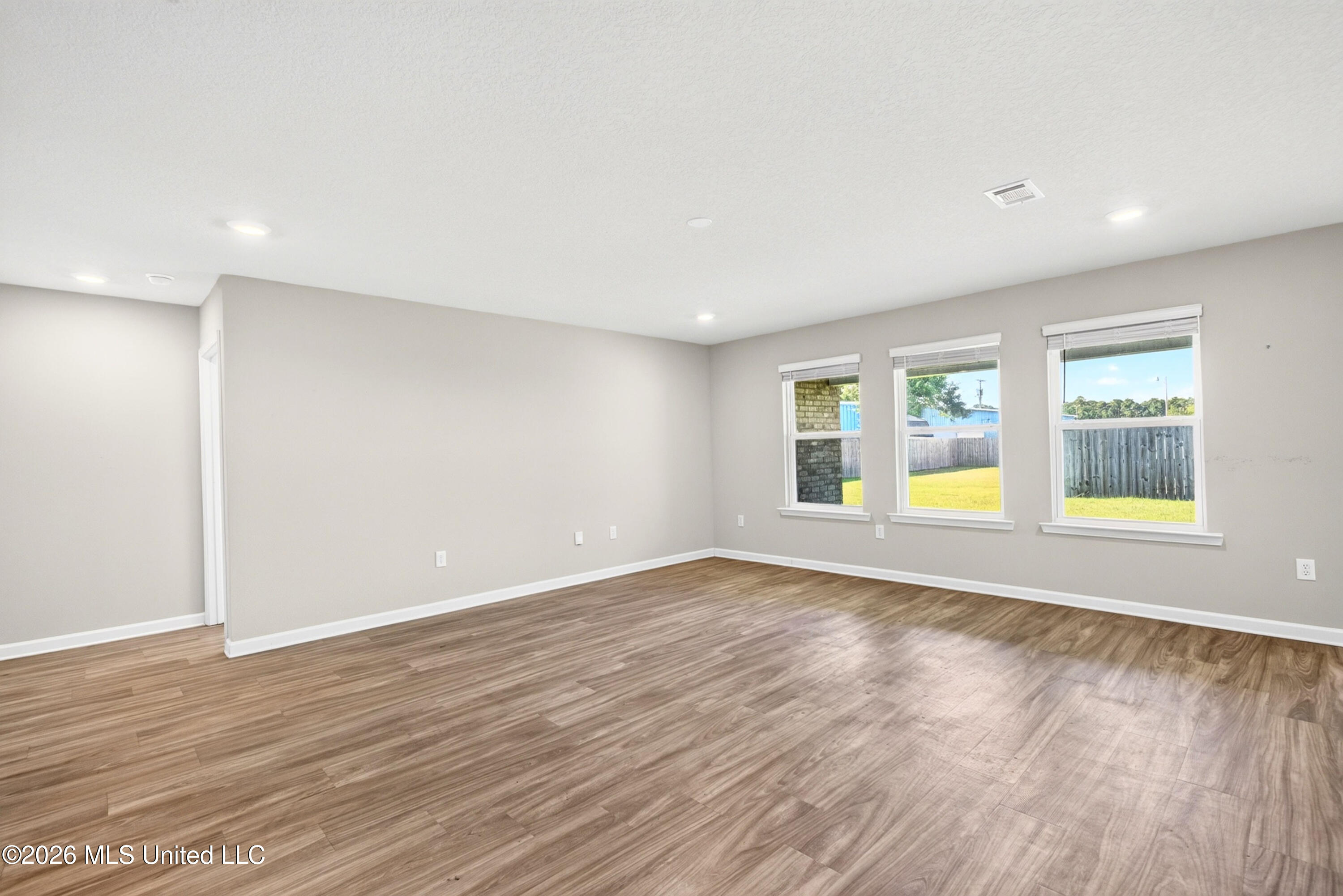 8604 Palmetto Drive Property Photo 9